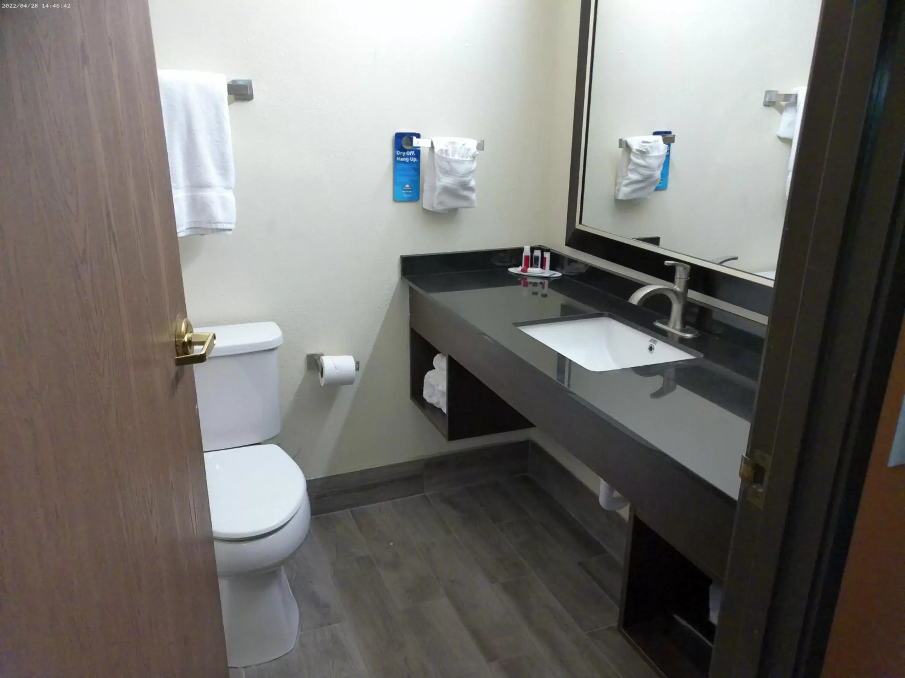 Bathroom in Days Inn & Suites by Wyndham Tucson/Marana