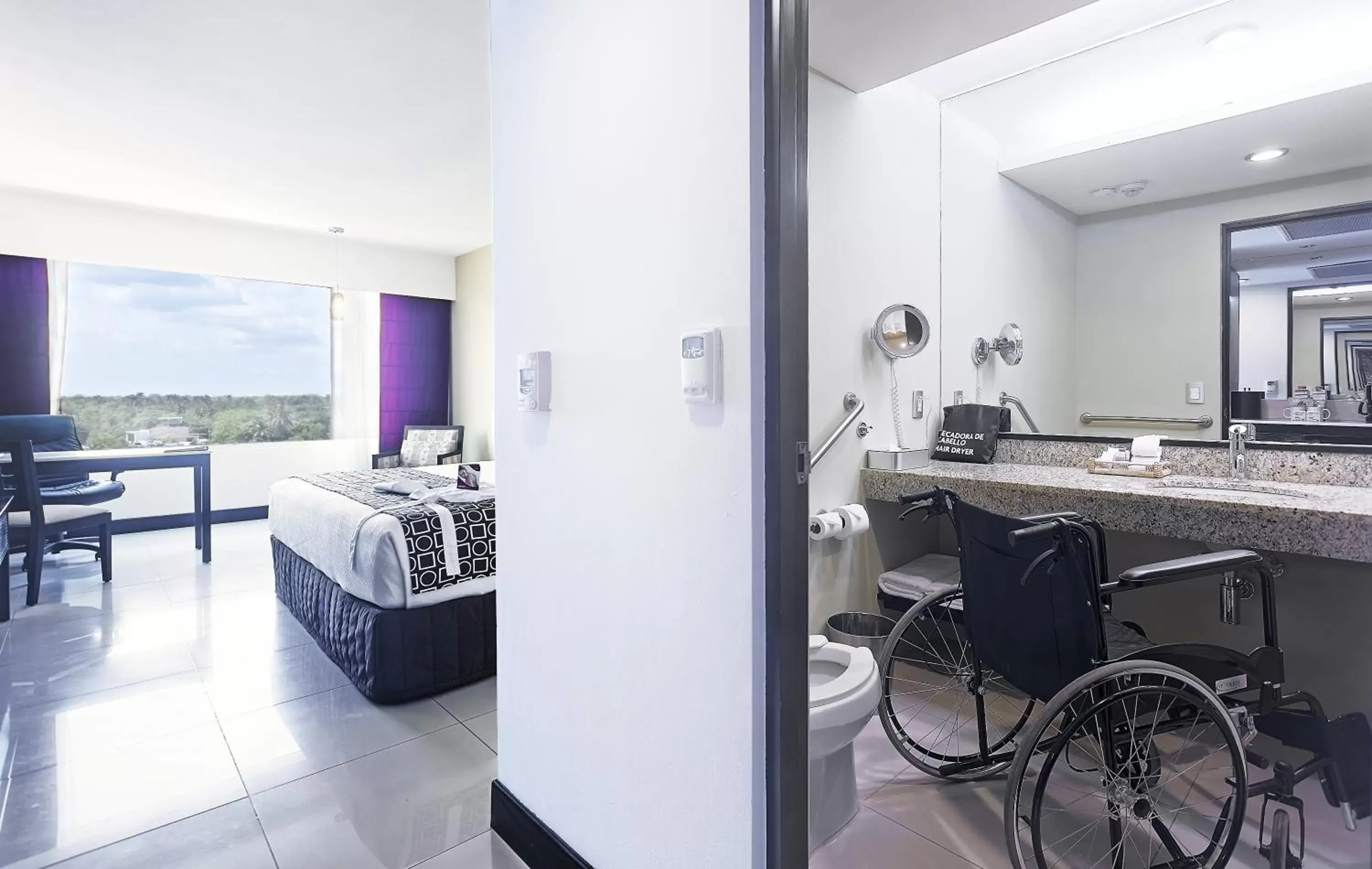 King Suite with Wheelchair Access - Non-Smoking in Crowne Plaza Villahermosa, an IHG Hotel