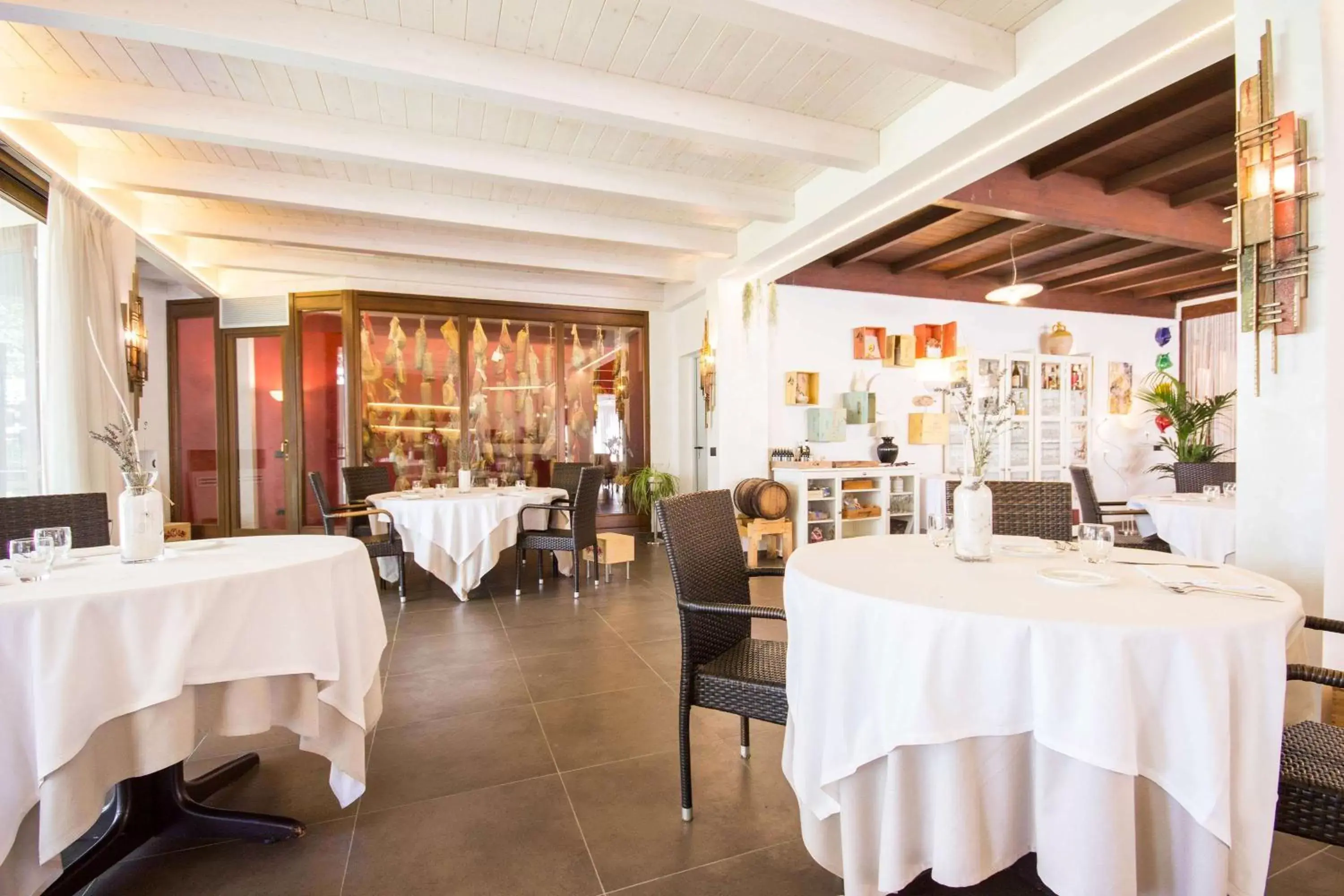 Restaurant/Places to Eat in Best Western Modena District