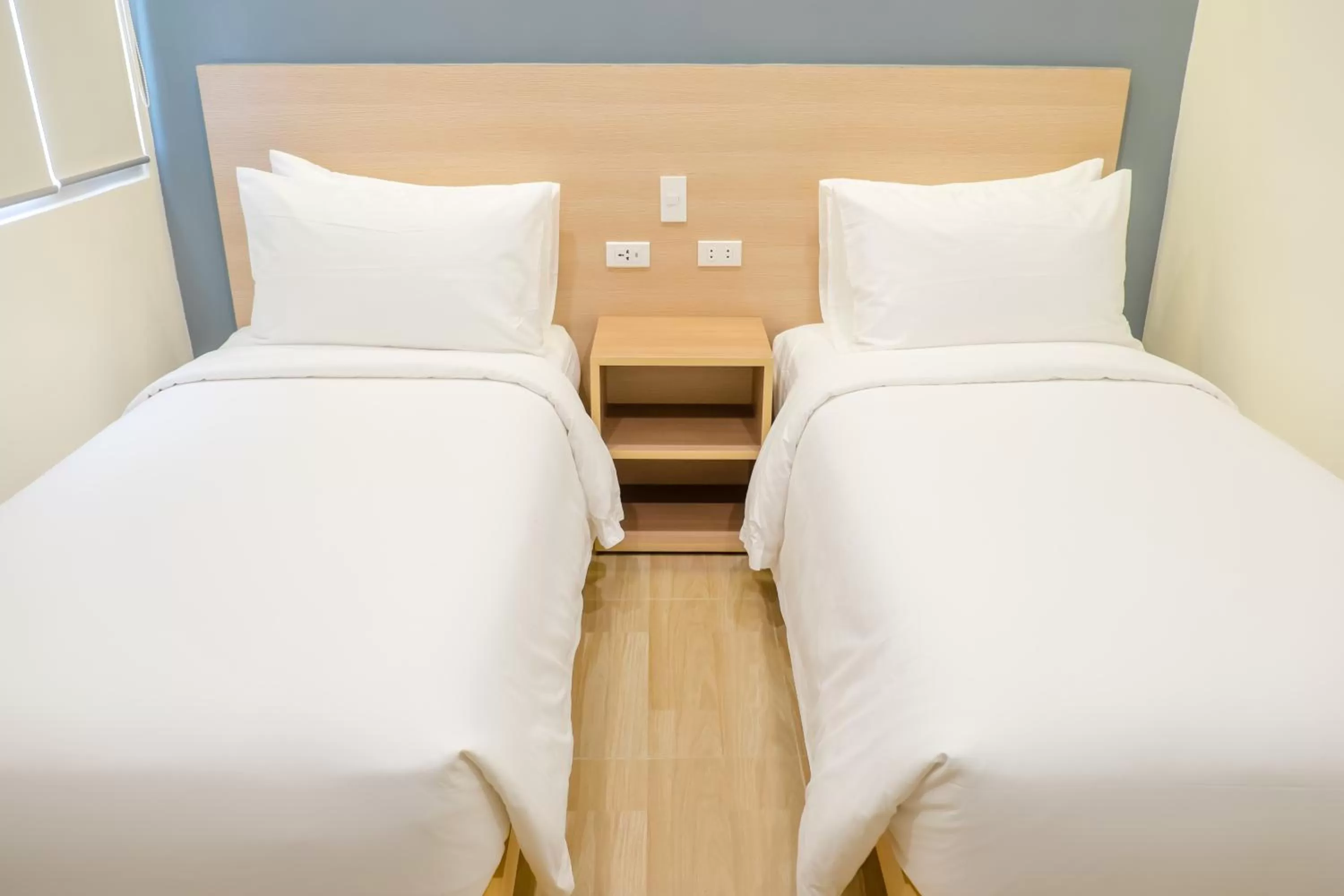 Bedroom, Bed in Bridge Hotel