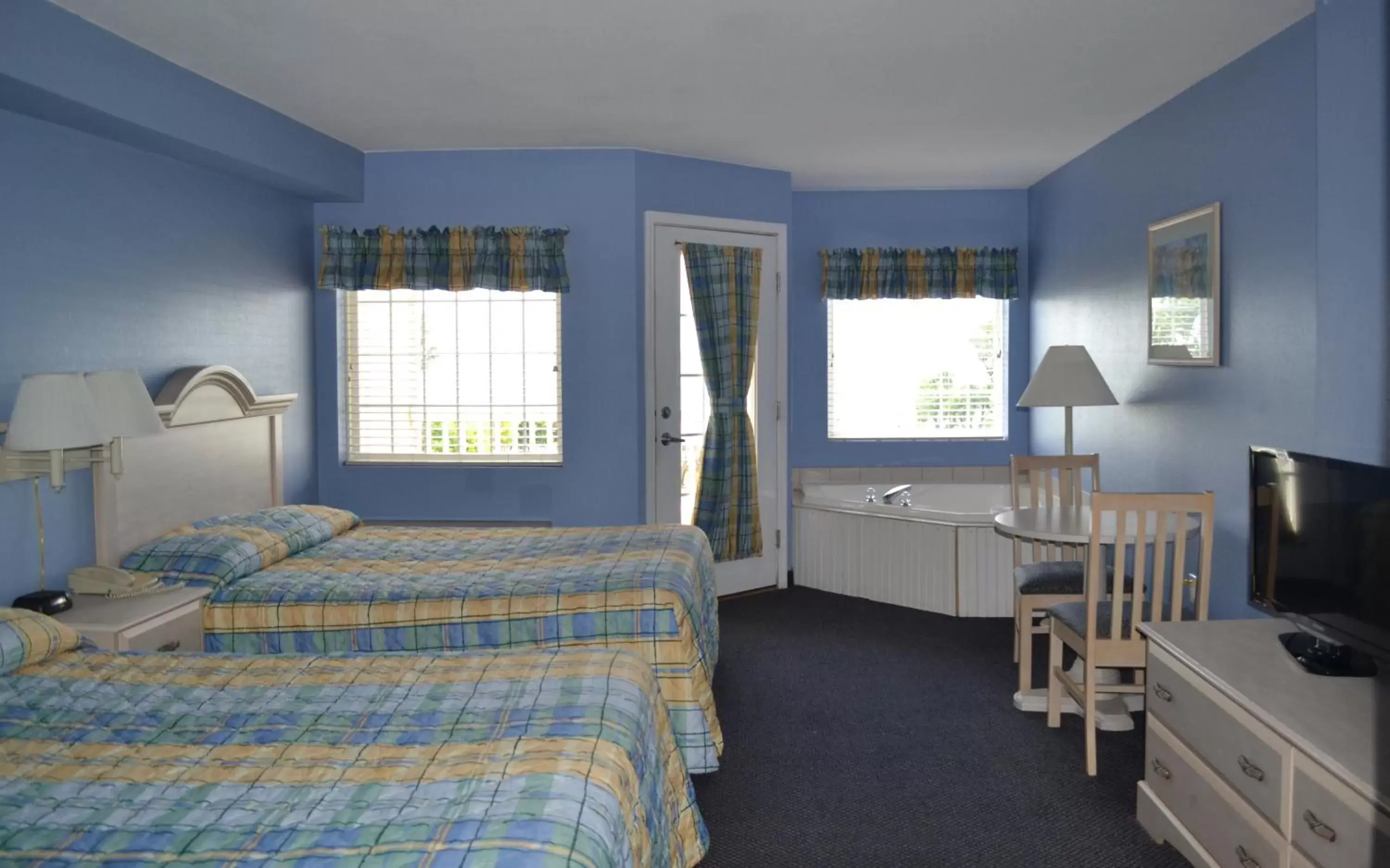 Bedroom, Bed in South Beach Resort Hotel