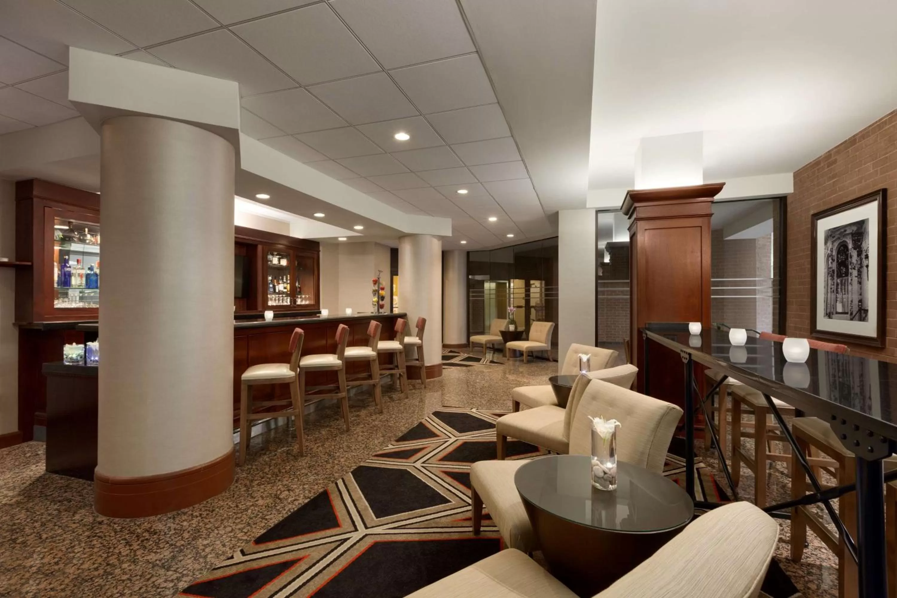 Lounge or bar in Hilton Arlington