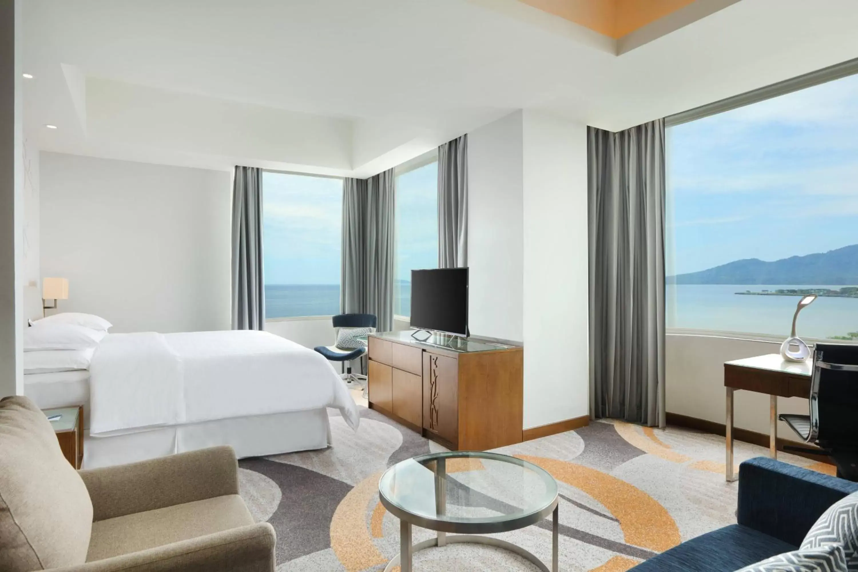 Bedroom, Sea View in Four Points by Sheraton Manado