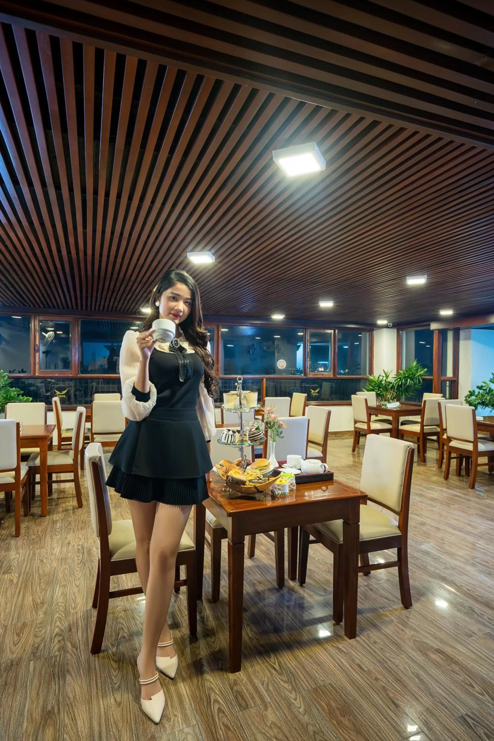 Restaurant/places to eat in Apus Hotel