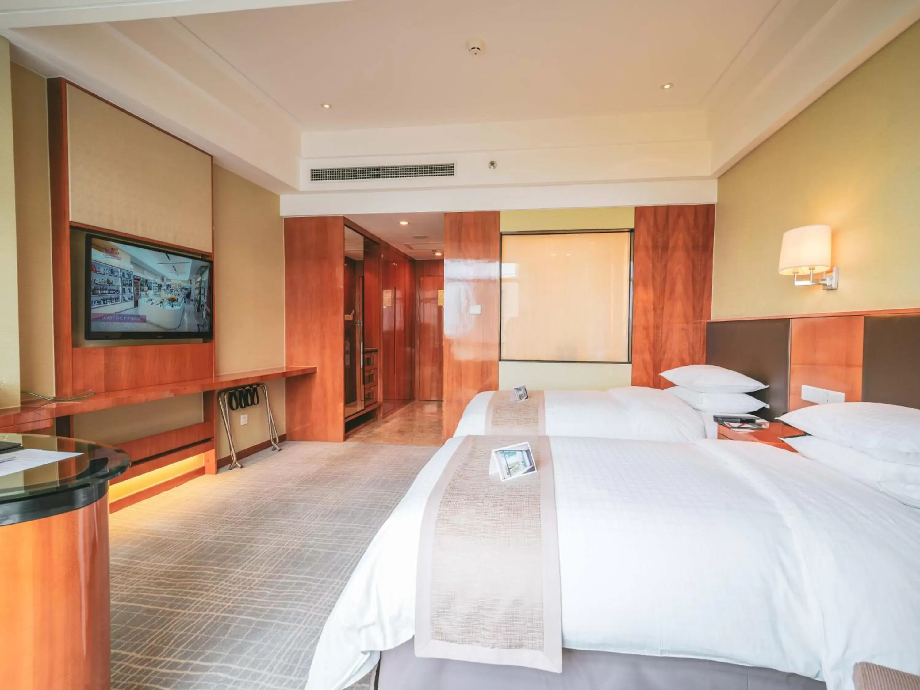 Bed in Ramada Plaza Shanghai Pudong Airport - A journey starts at the PVG Airport