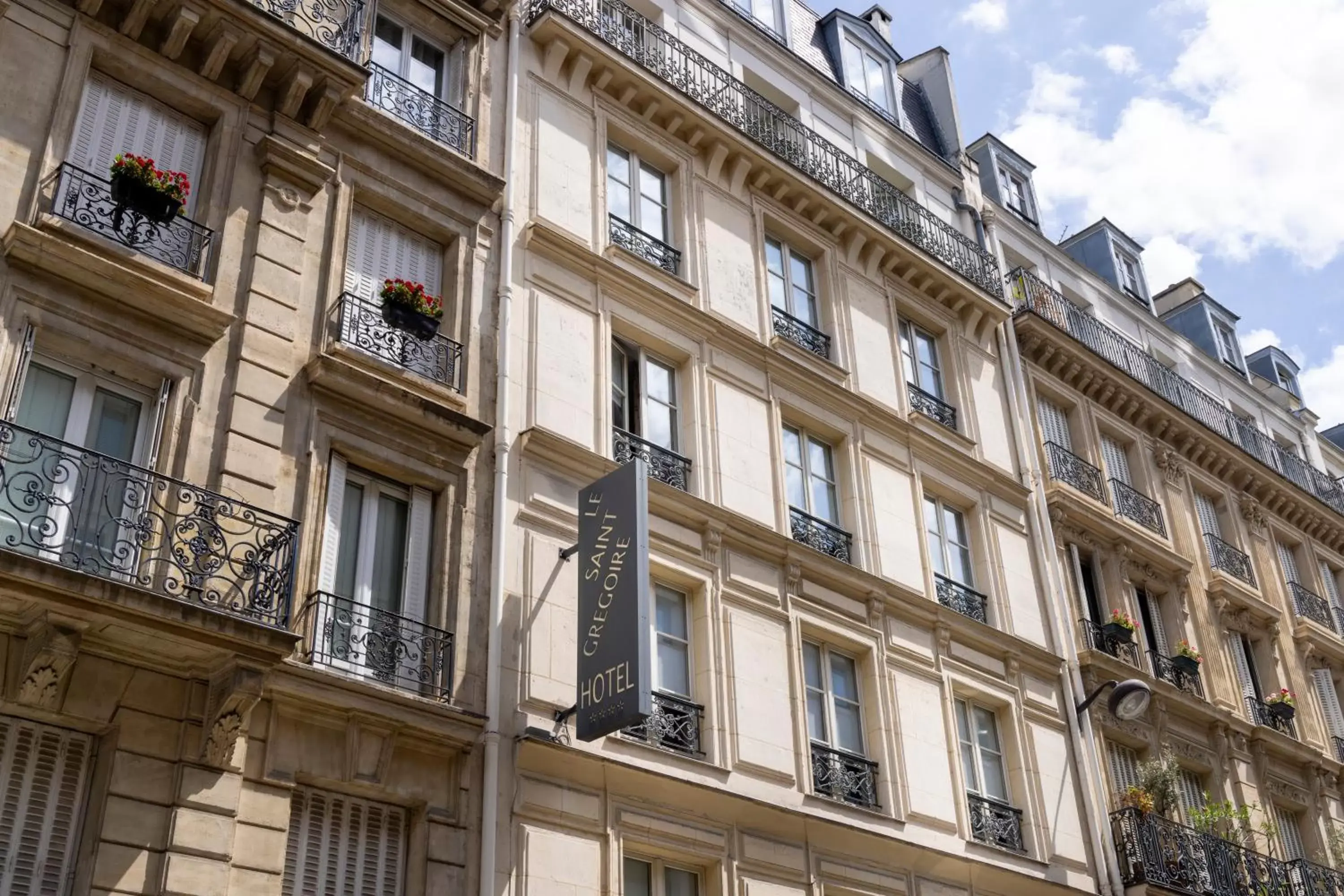 Property Building in Hotel Le Saint Gregoire