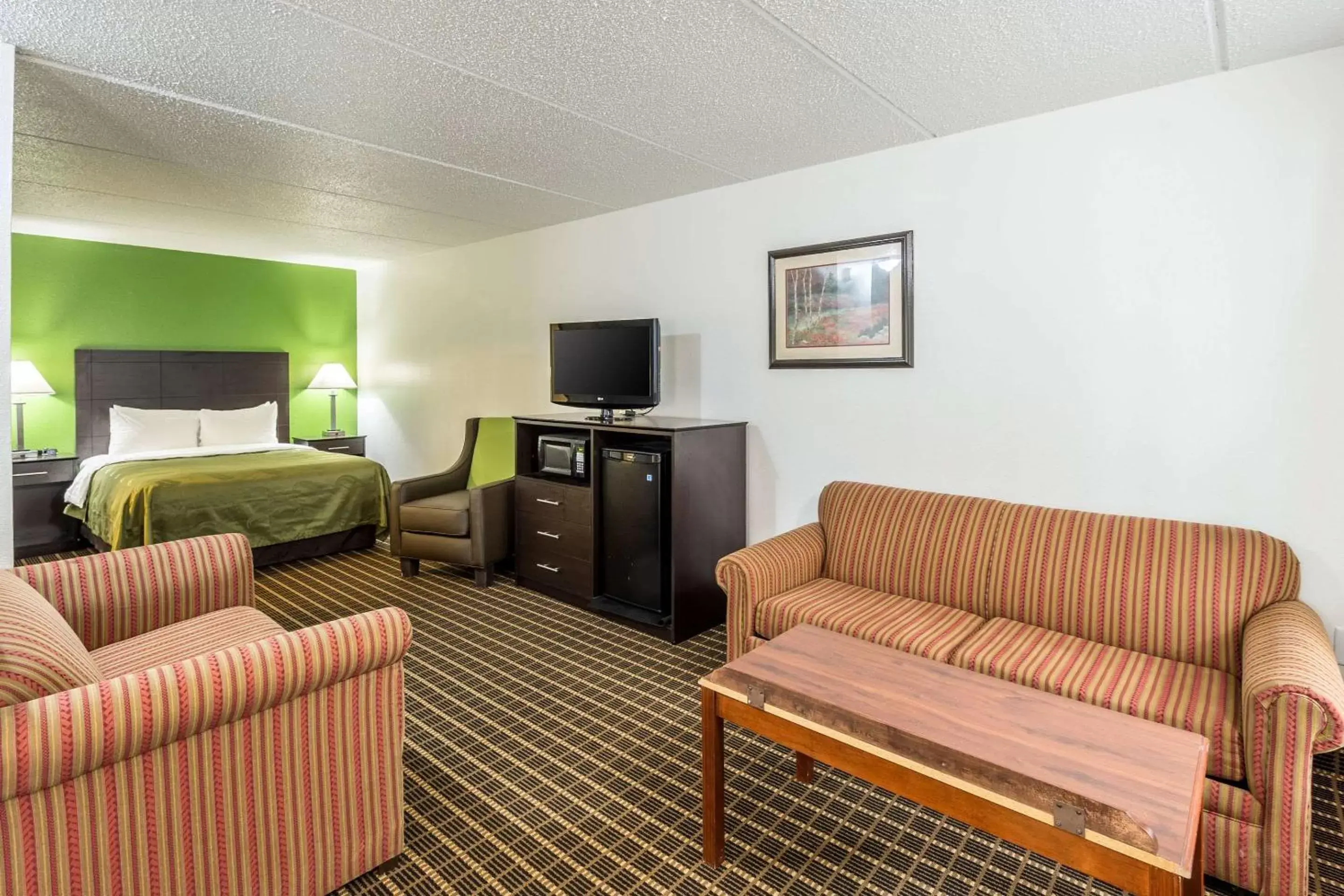 Photo of the whole room, Seating Area in Quality Inn Simpsonville-Greenville