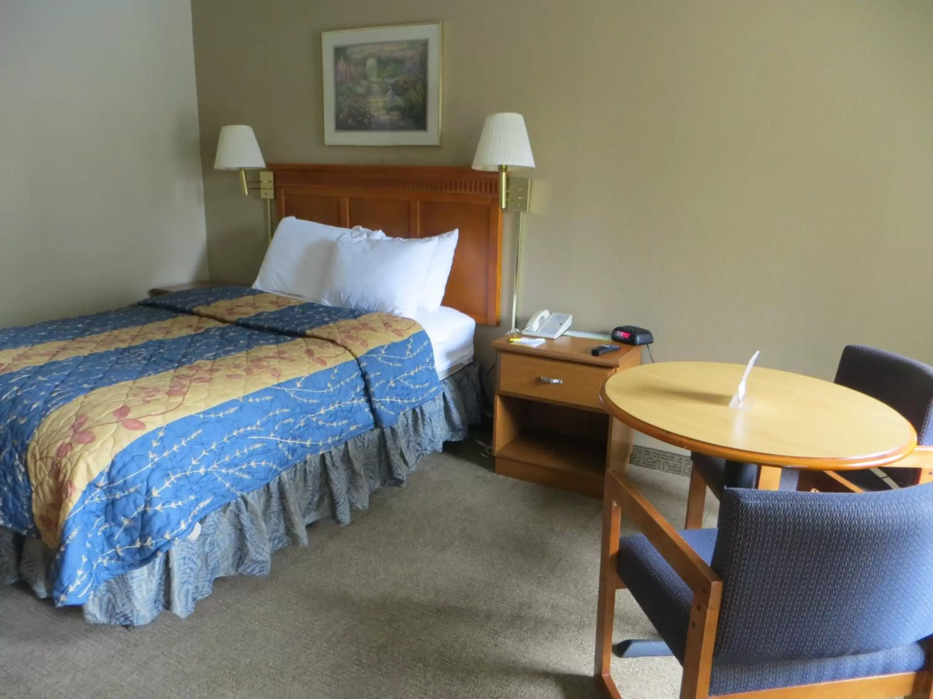 Bed in Days Inn by Wyndham Elberton