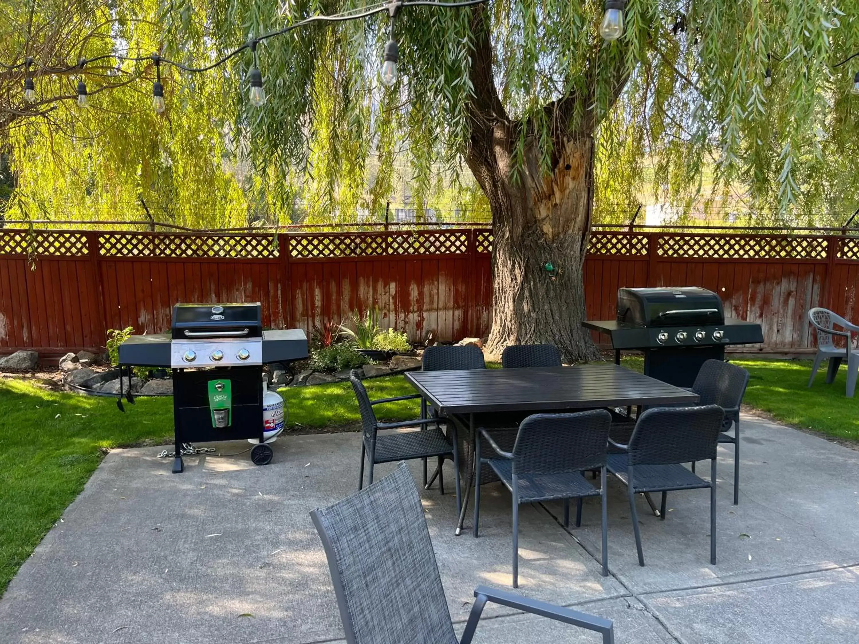 BBQ Facilities in Lakeside Villa Inn & Suites