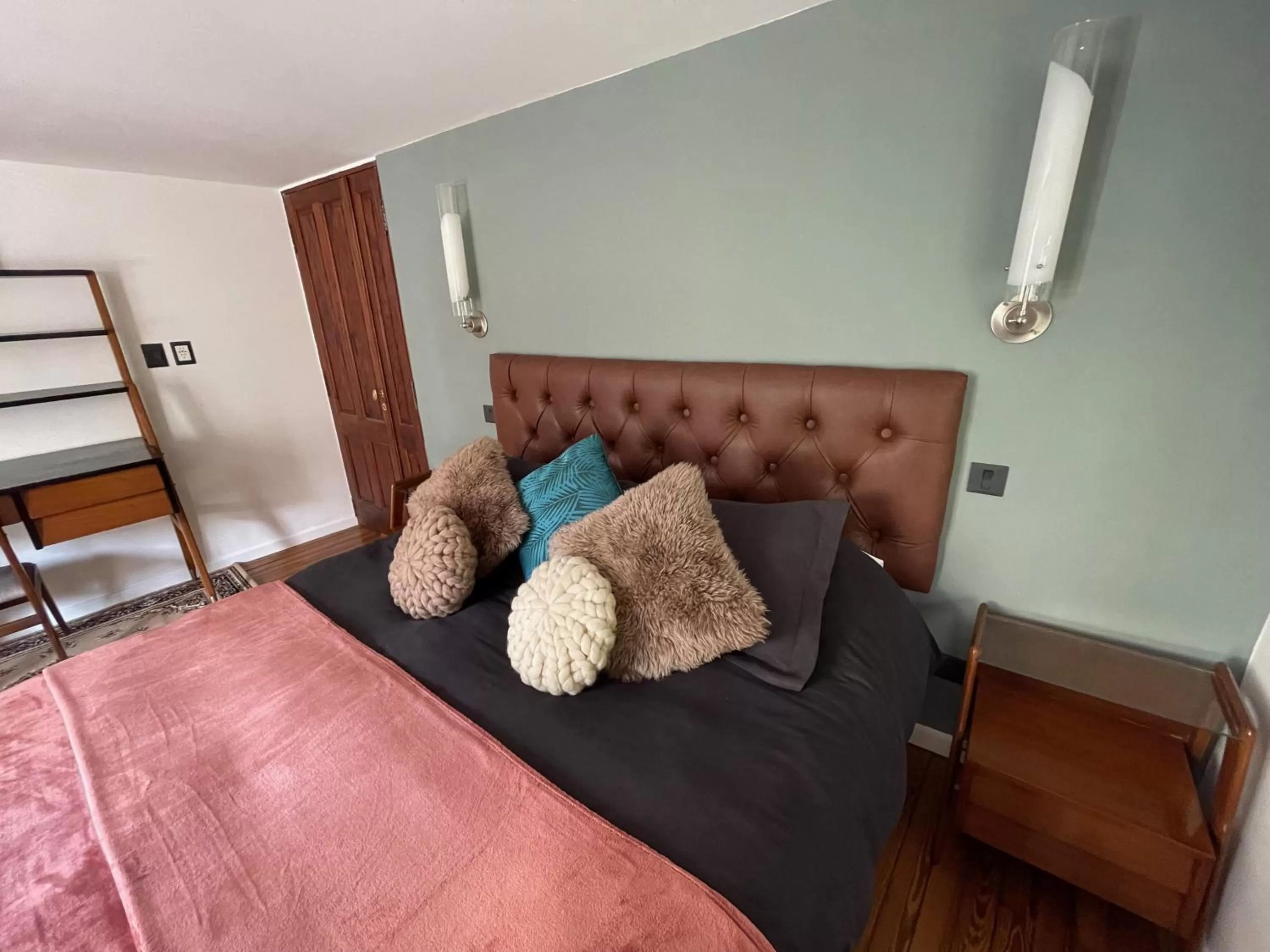 Bedroom, Bed in Le Petit Palais