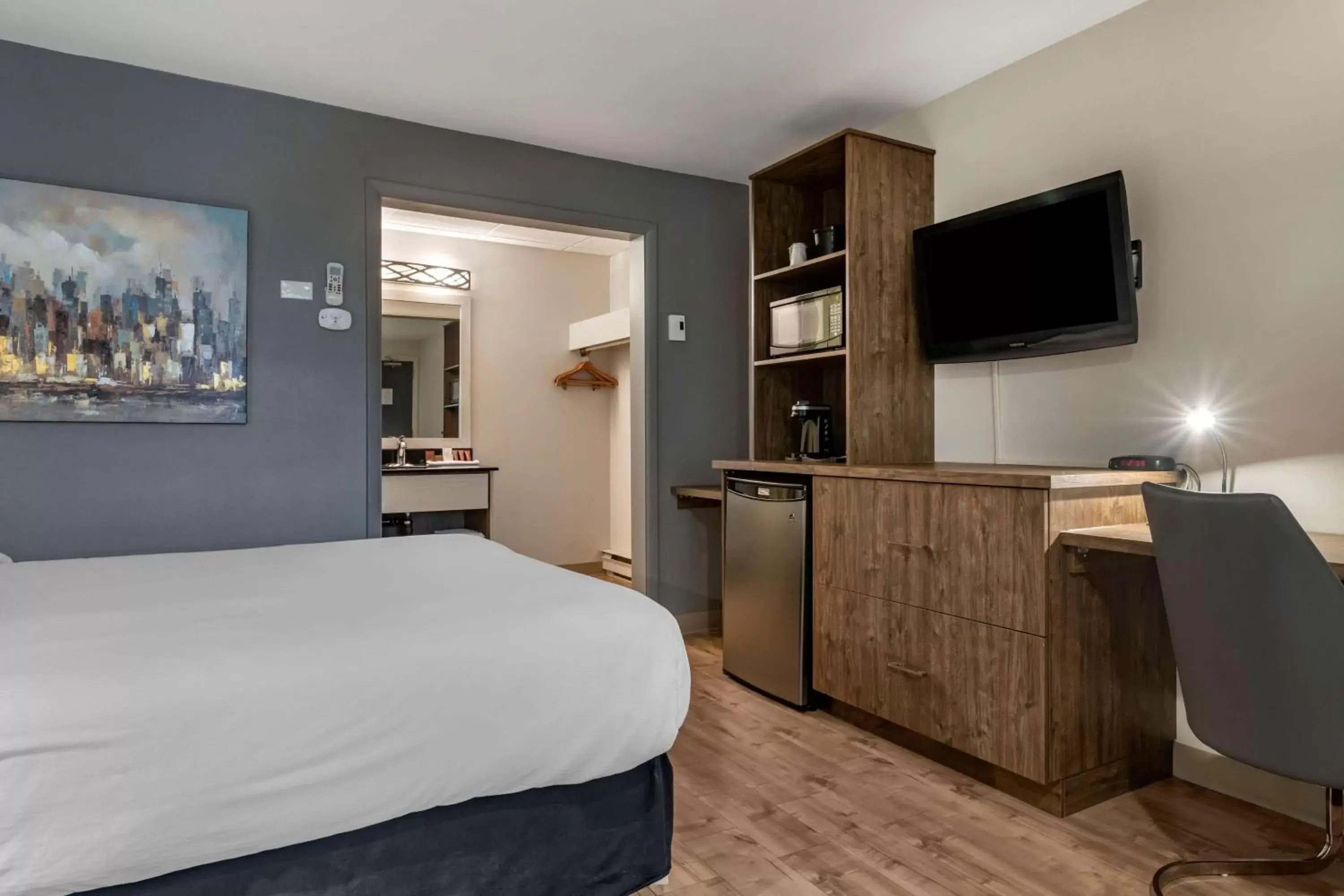 Bedroom, TV/Entertainment Center in Dannys Hotel Suites; SureStay Collection by Best Western