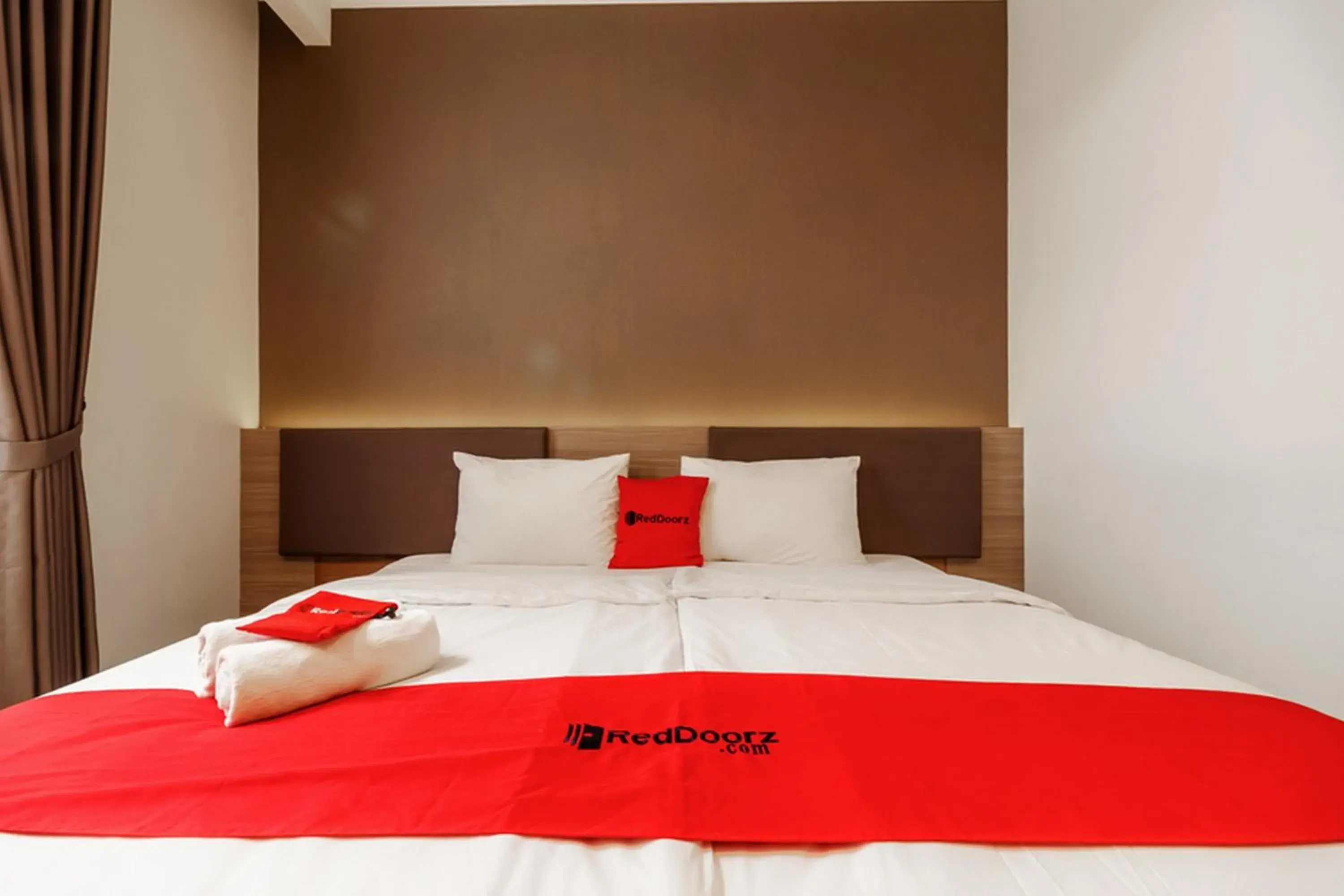 Bedroom, Bed in RedDoorz Plus near Lippo Mall Kemang 2