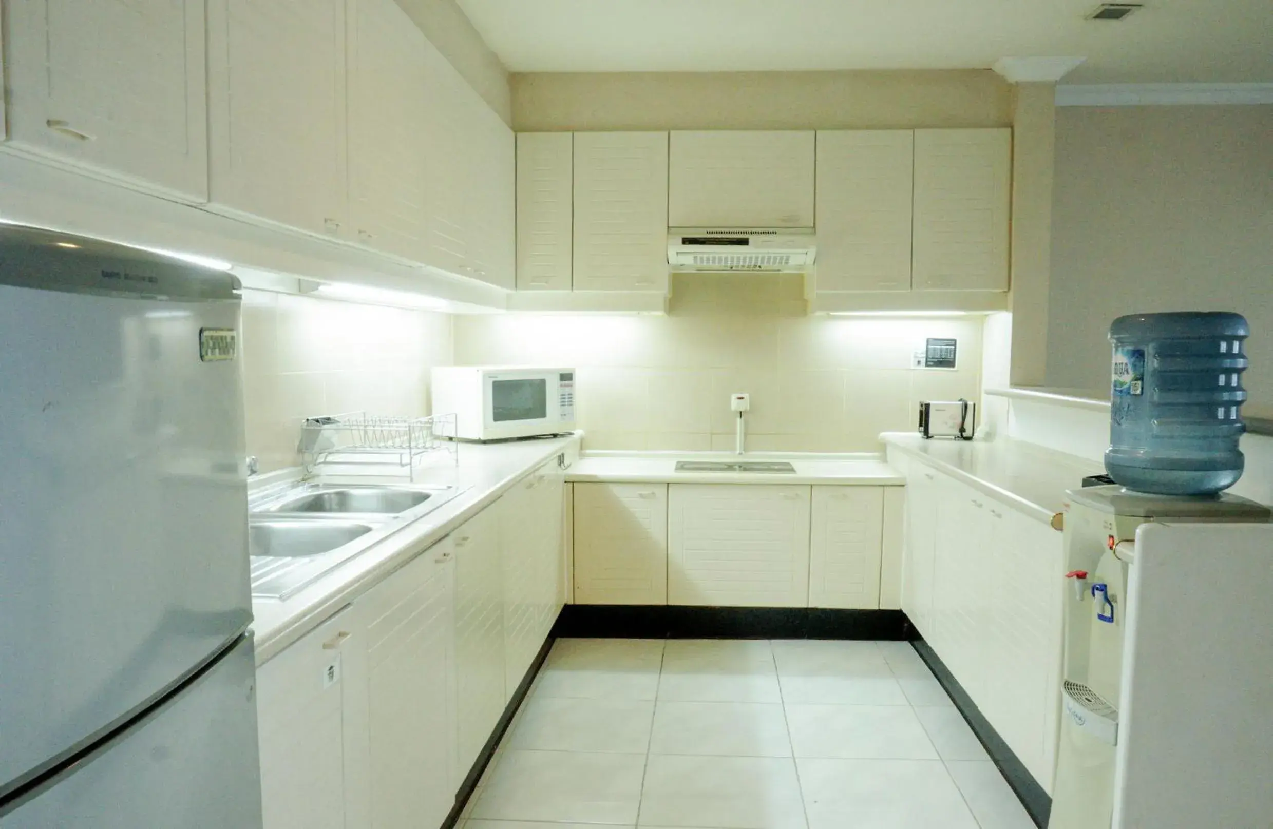 Kitchen or kitchenette, Kitchen/Kitchenette in Kristal Hotel Jakarta