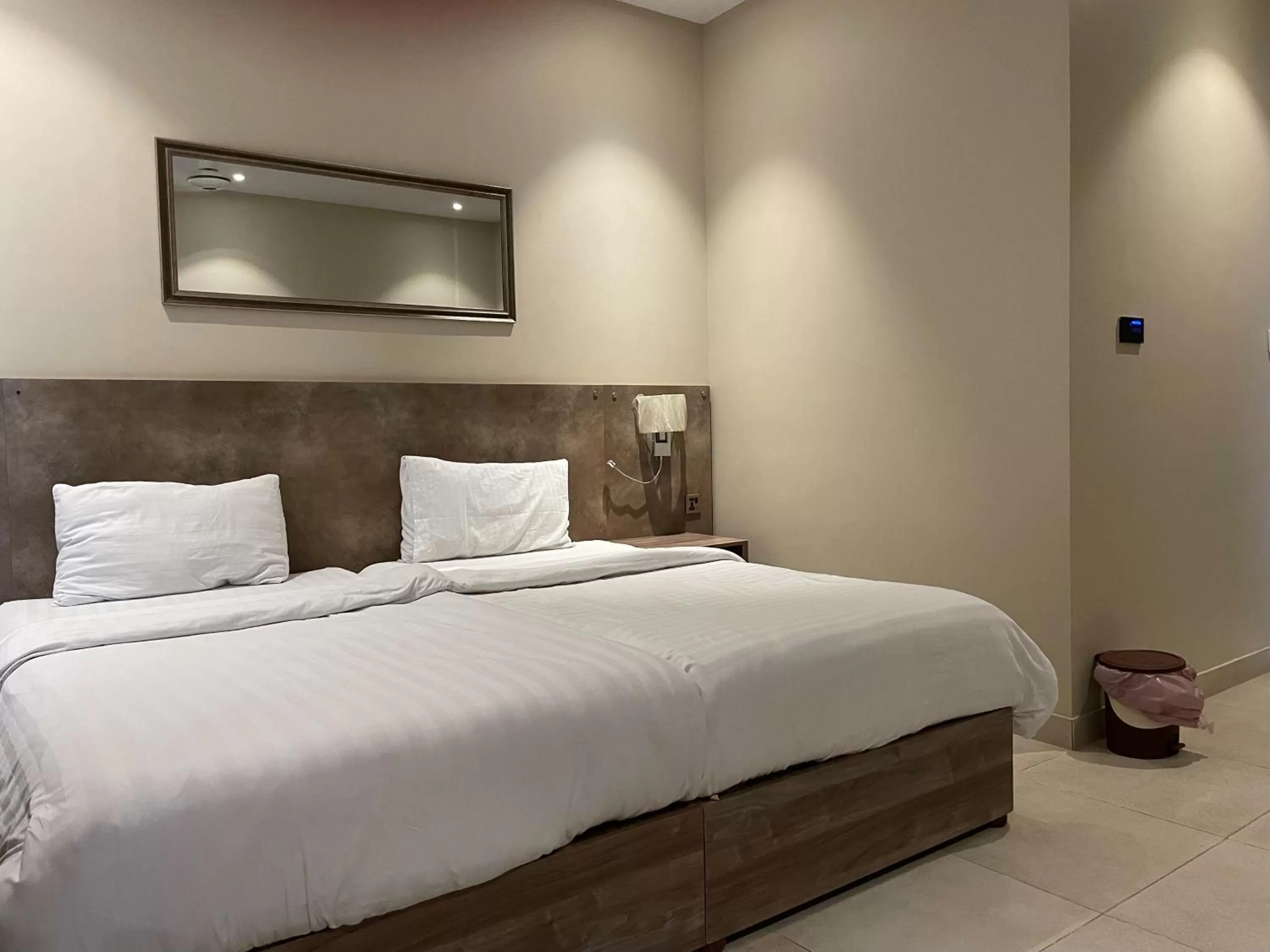 Bed in Hamsun Shahrah-e-Faisal