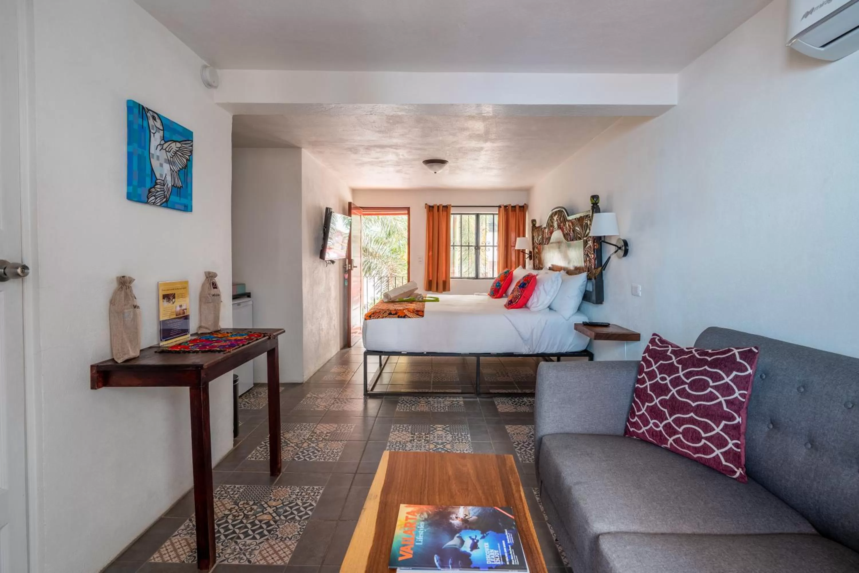 TV and multimedia in ZonaZ Boutique Hotel