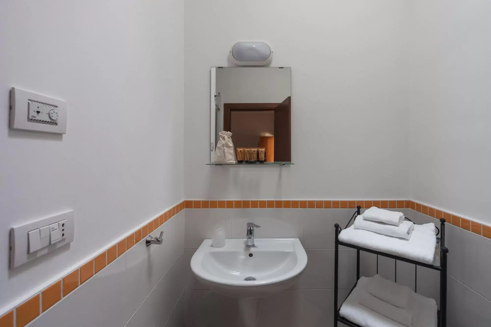 Bathroom in Palazzo De Luca Bed & Breakfast