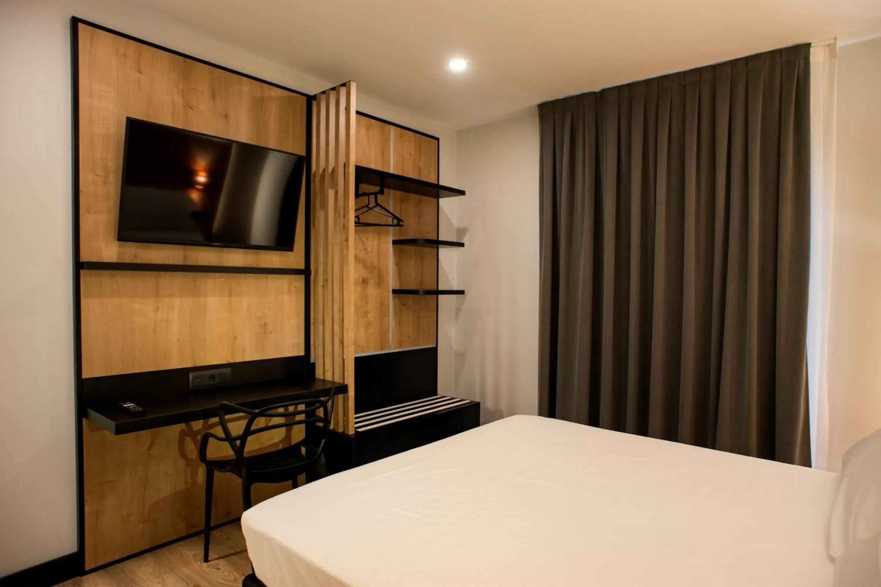 TV/Entertainment Center in Ibis Styles Figueres Ronda