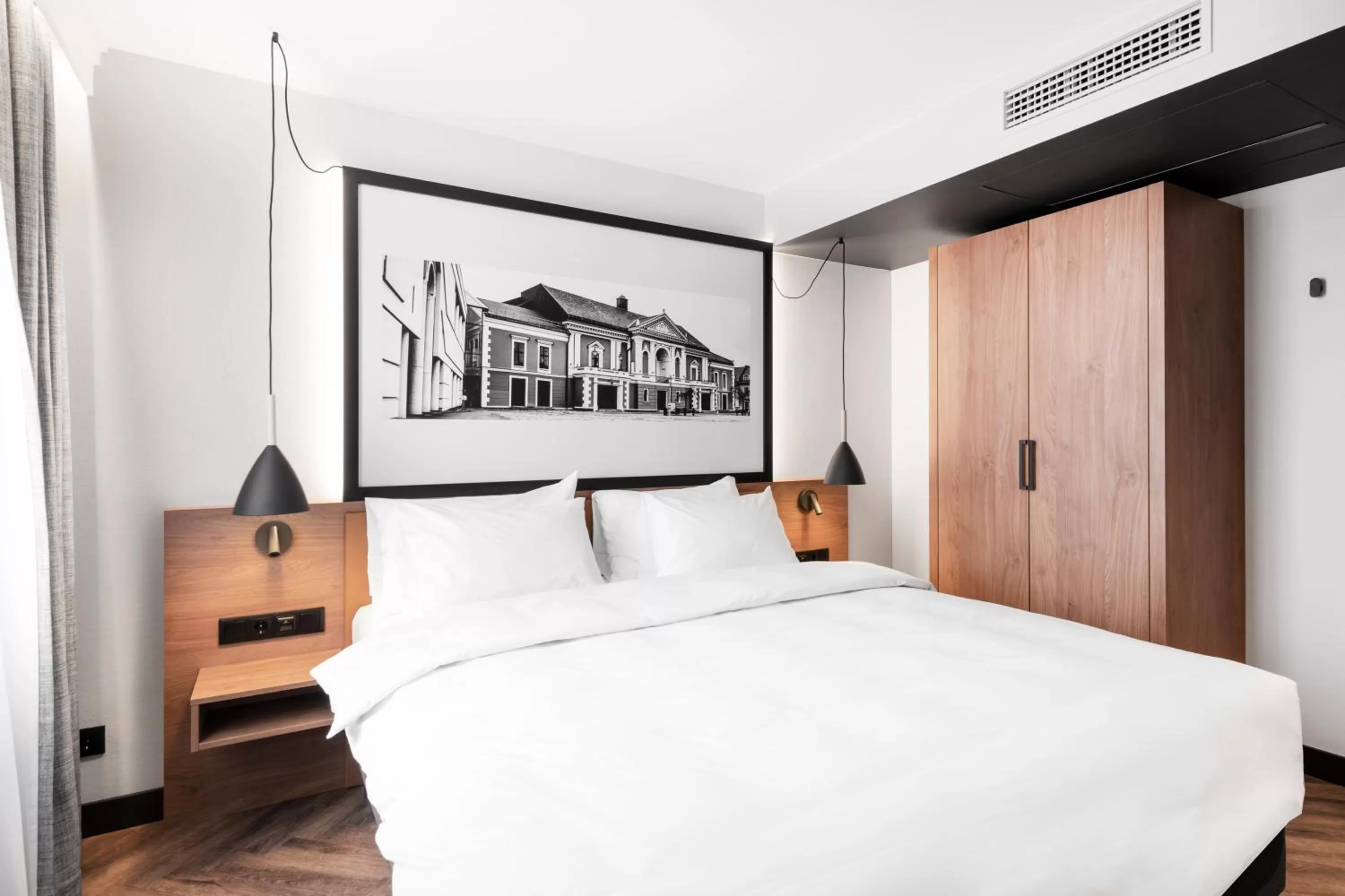 Bed in MERCURE KLAIPEDA CITY HOTEL, Meetings, Events, Restaurant & Bar - Accor Group, Pet Stay FREE