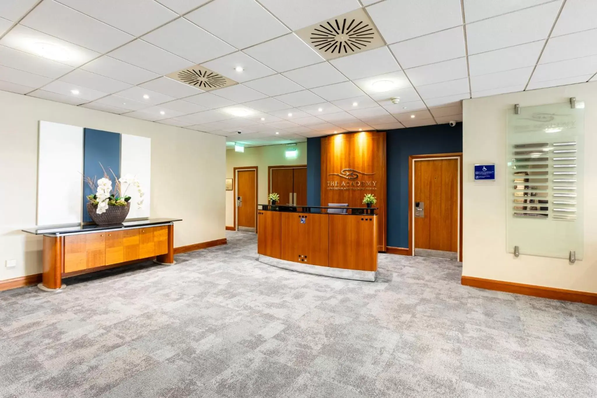 Meeting/conference room, Lobby/Reception in Holiday Inn Cardiff City, an IHG Hotel