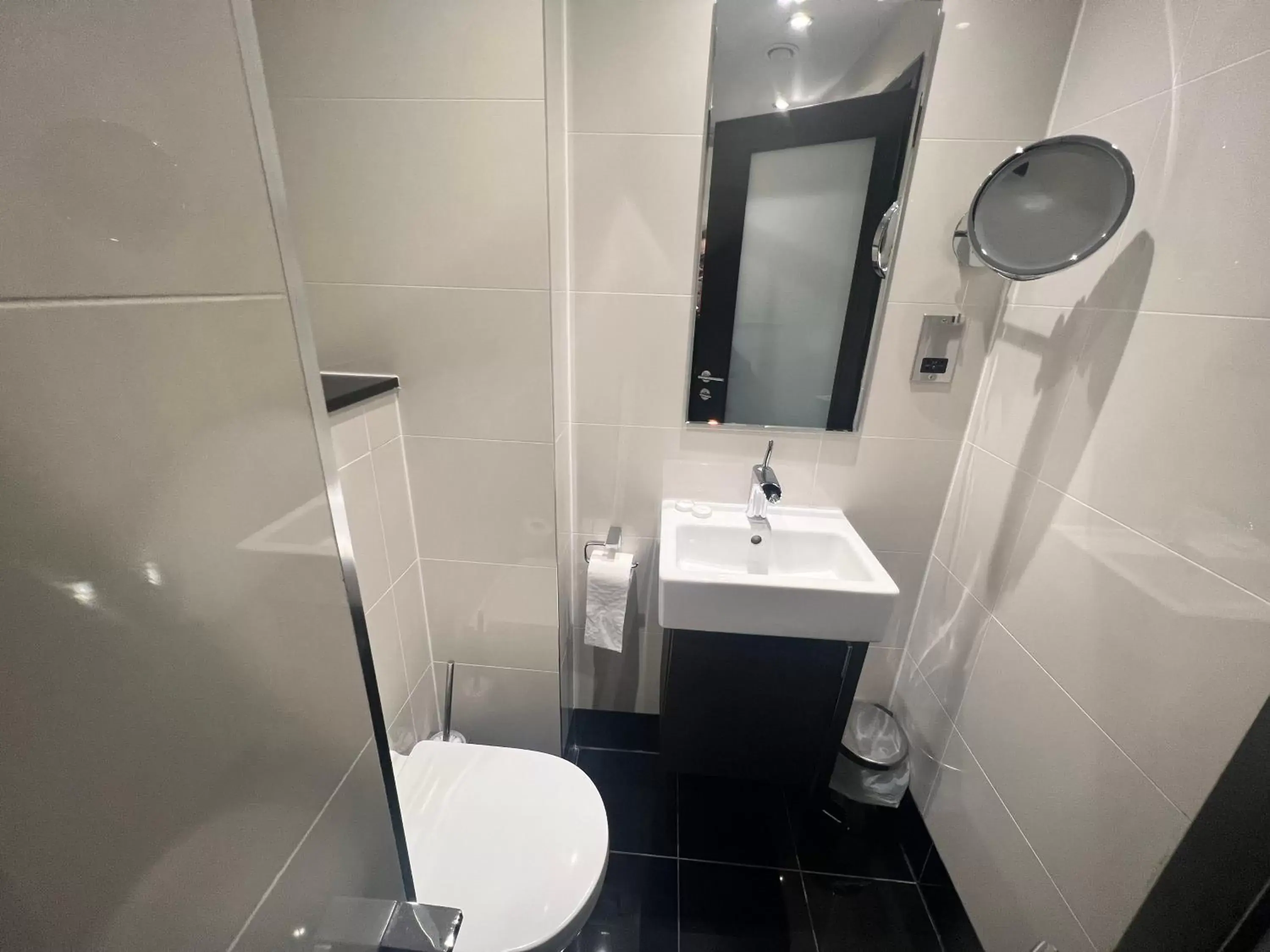 Shower, Bathroom in Great St Helen Hotel