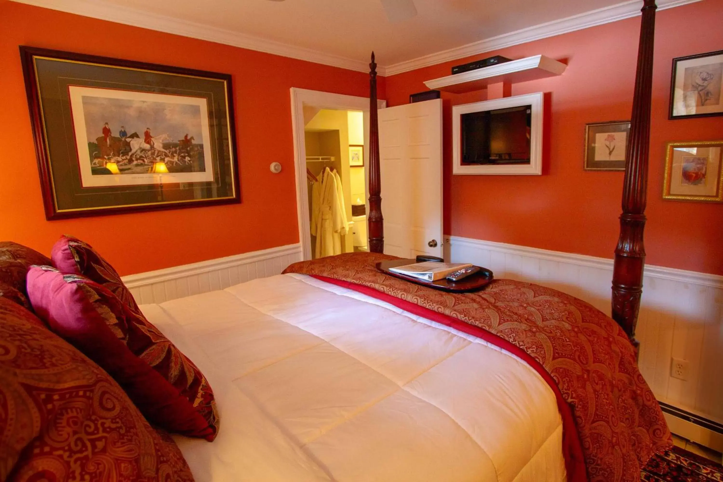 Photo of the whole room, Bed in Phineas Swann Inn & Spa