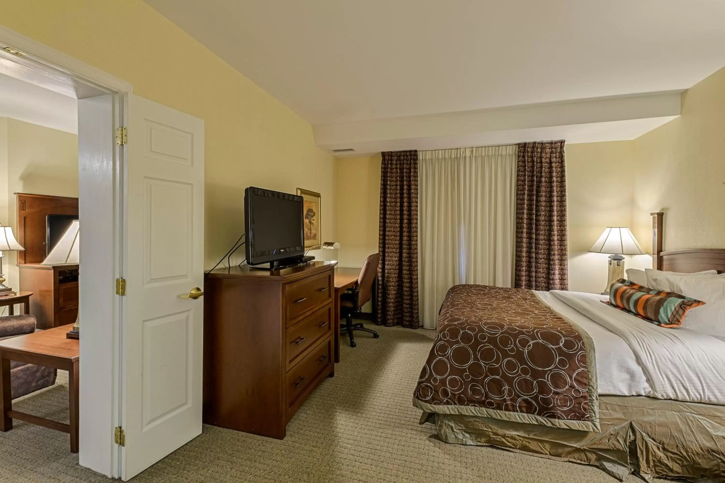 Photo of the whole room, TV/Entertainment Center in Staybridge Suites Harrisburg-Hershey, an IHG Hotel