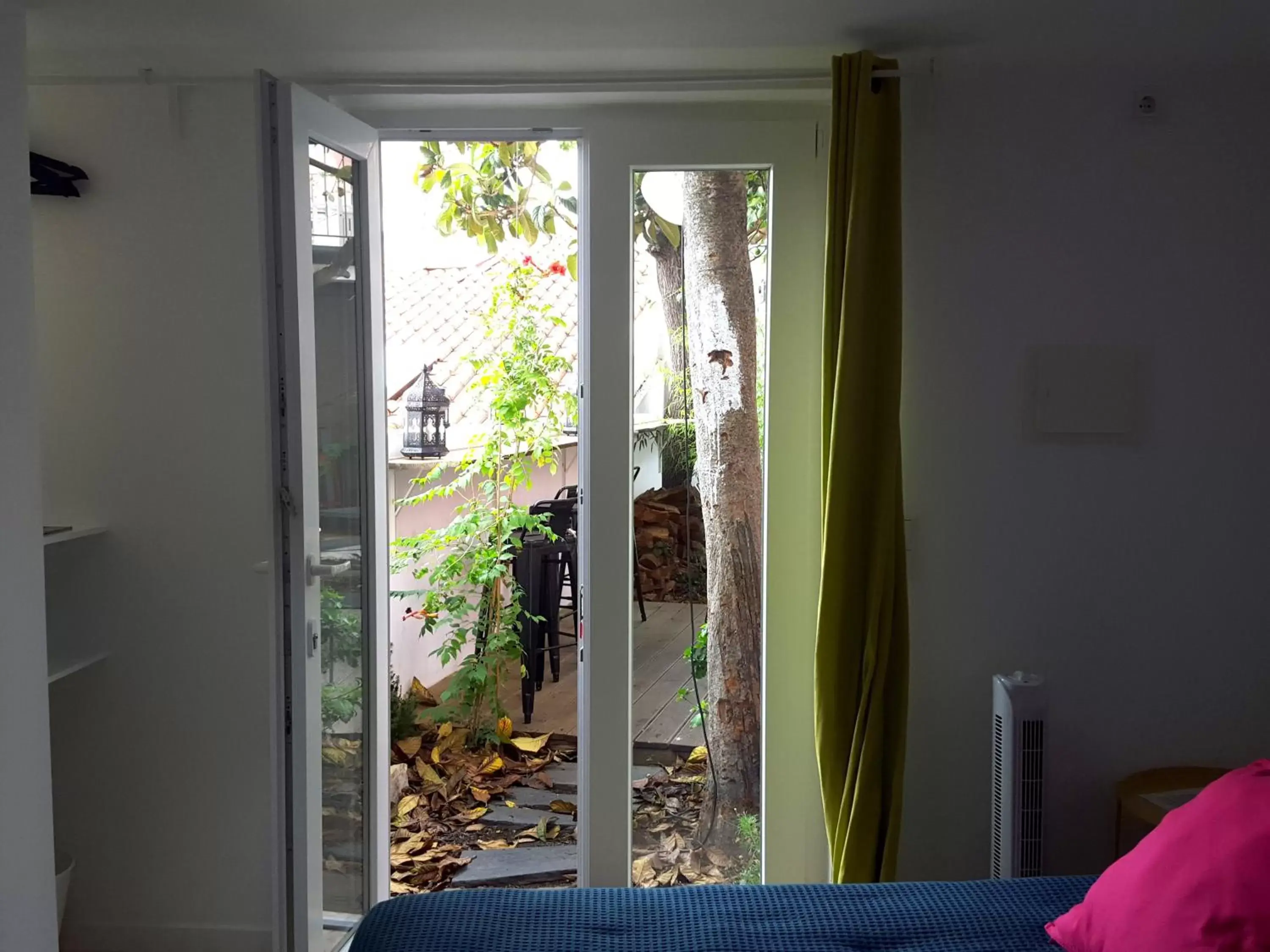 Budget Twin Room with Garden View in Tings Lisbon Budget Twin Room with Garden View in Tings Lisbon