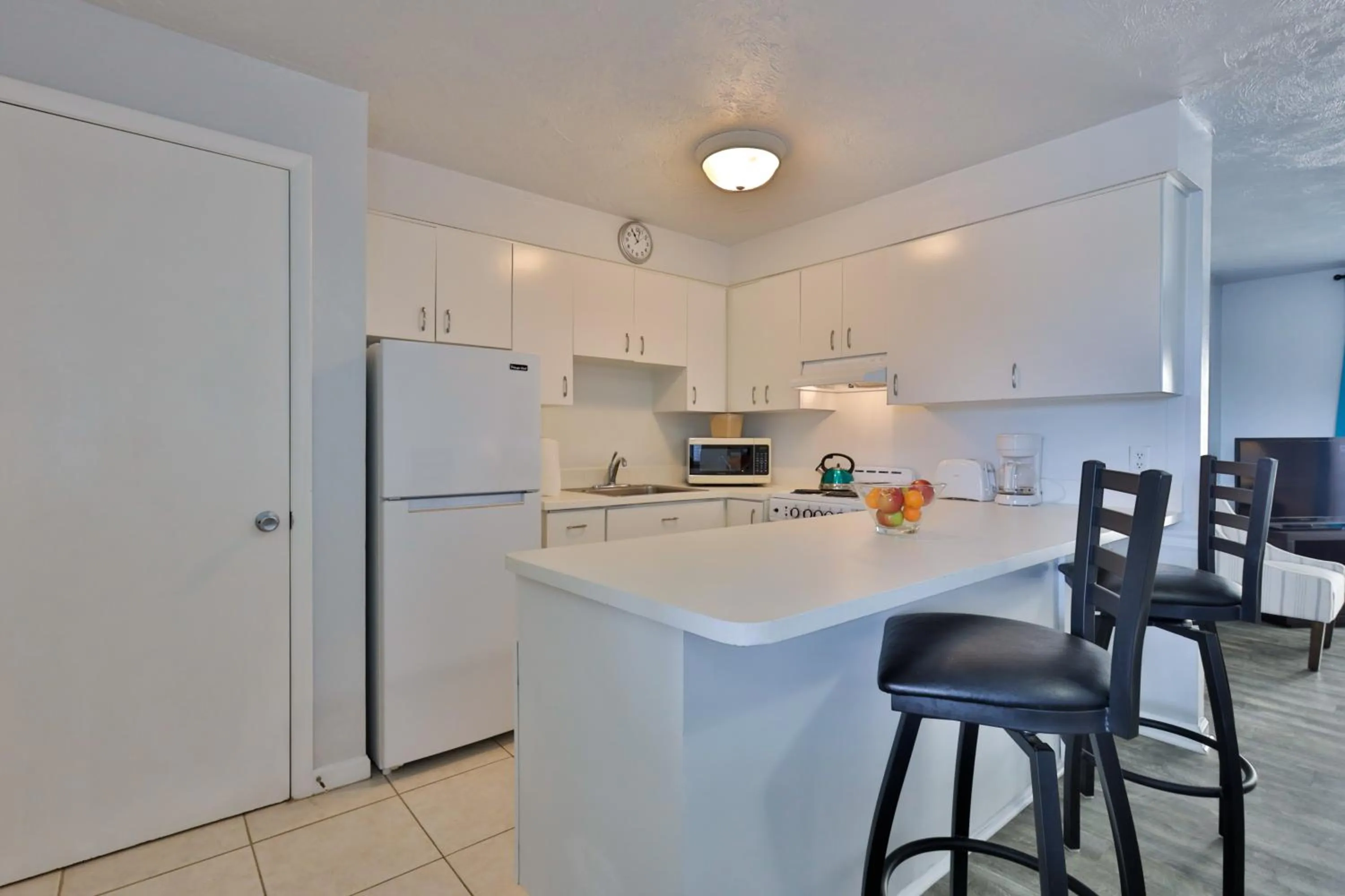 Kitchen or kitchenette in Coastal Waters