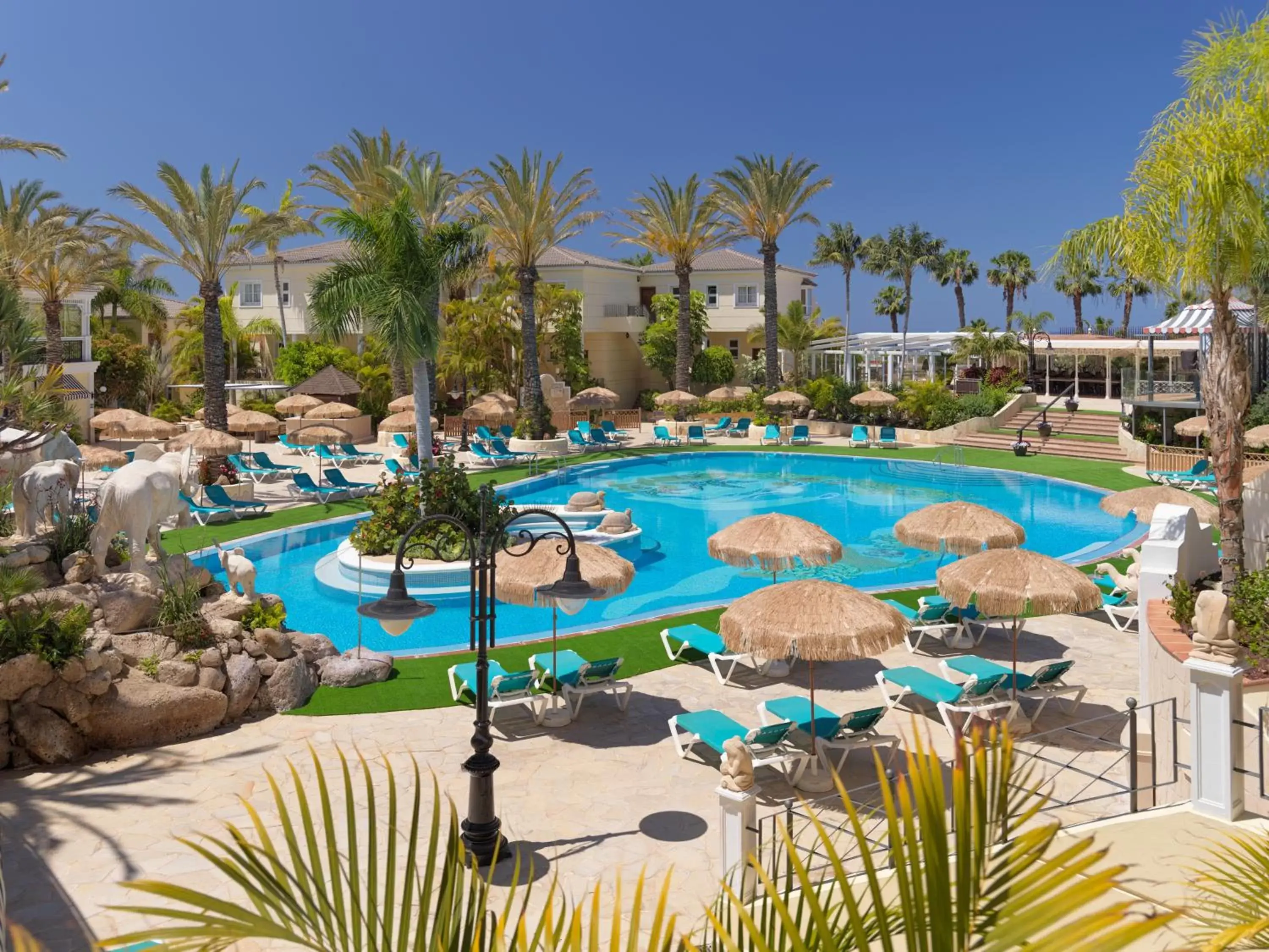 Swimming pool in Gran Oasis Resort