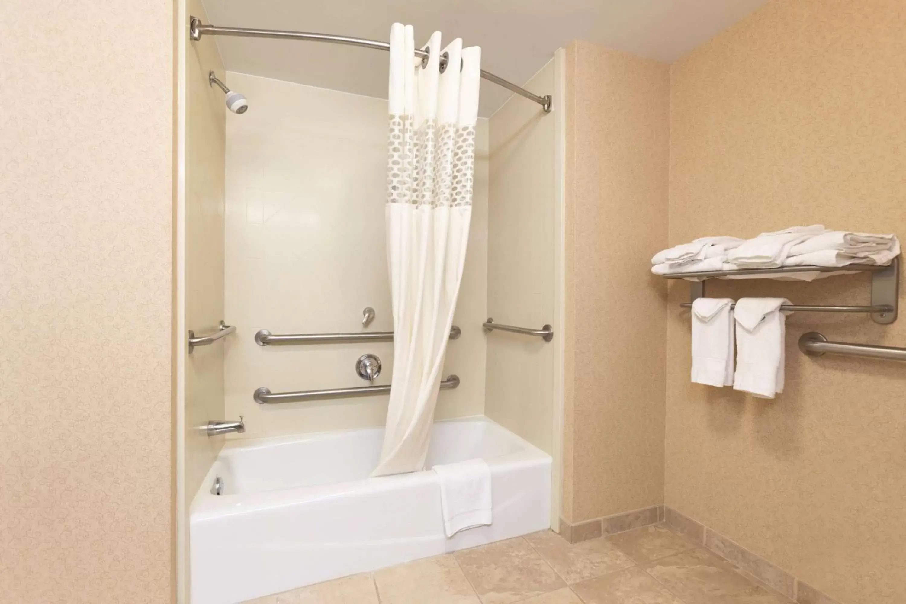 Bathroom in Hampton Inn & Suites Greenfield