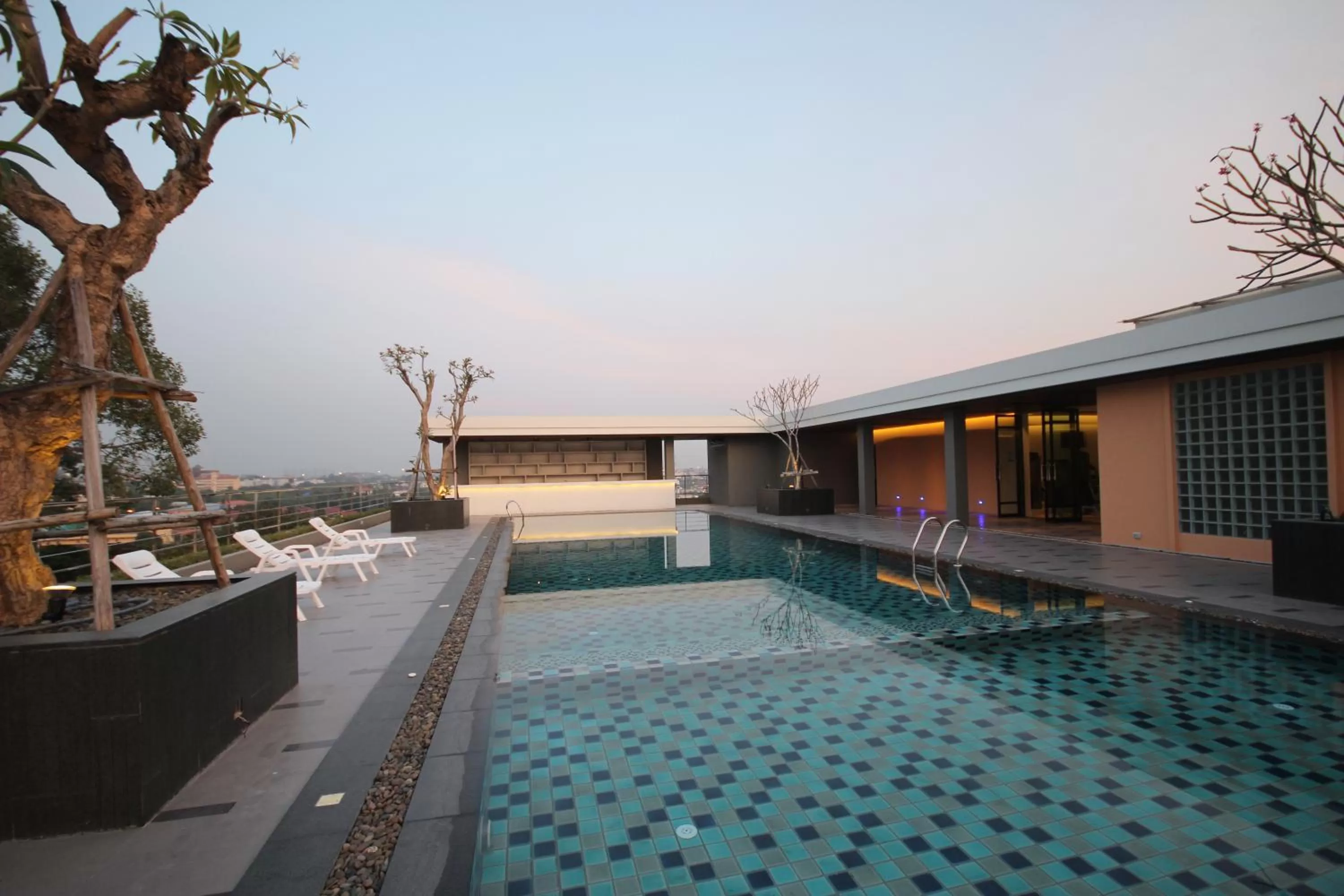 Swimming pool in Season Five Hotel