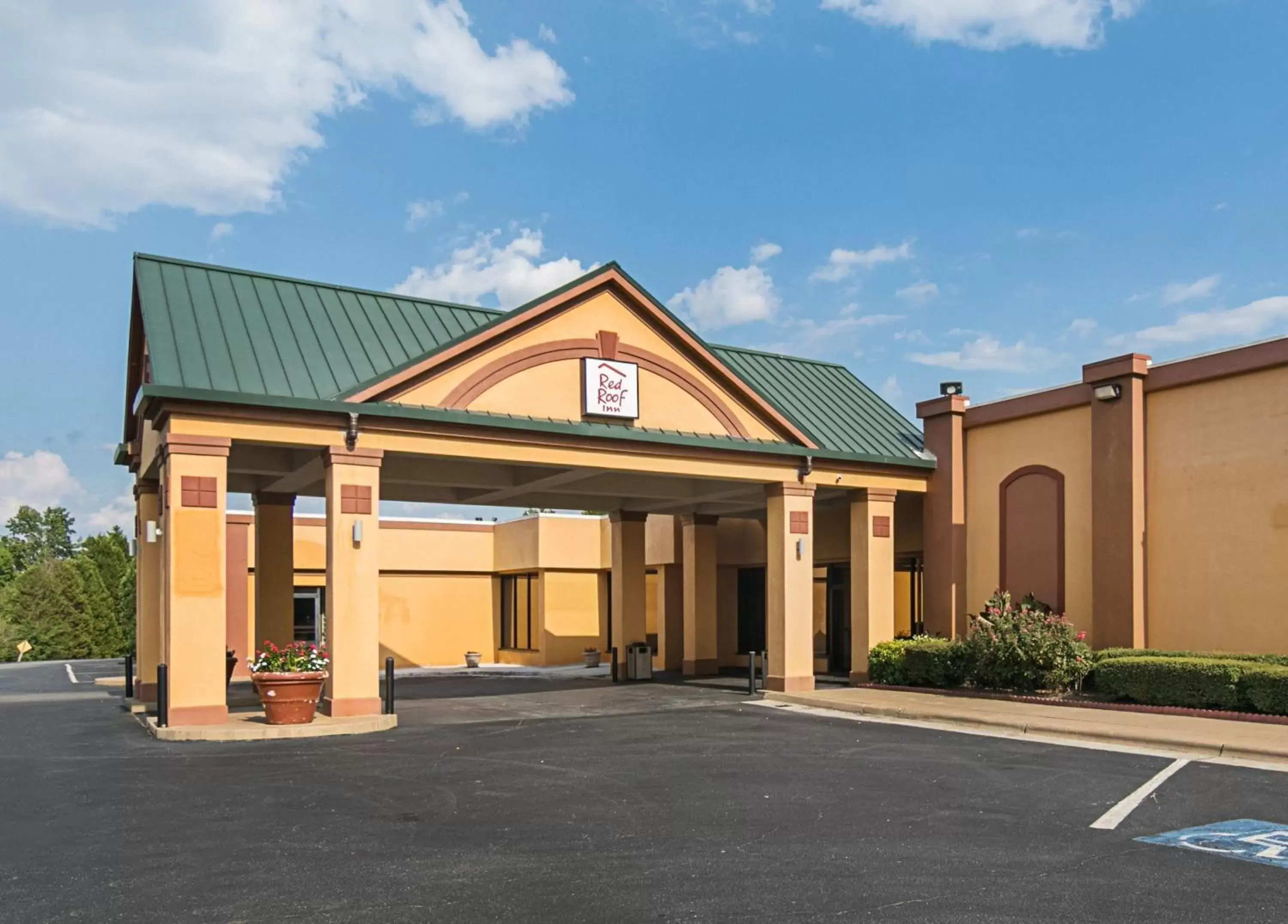 Property Building in Red Roof Inn Forsyth