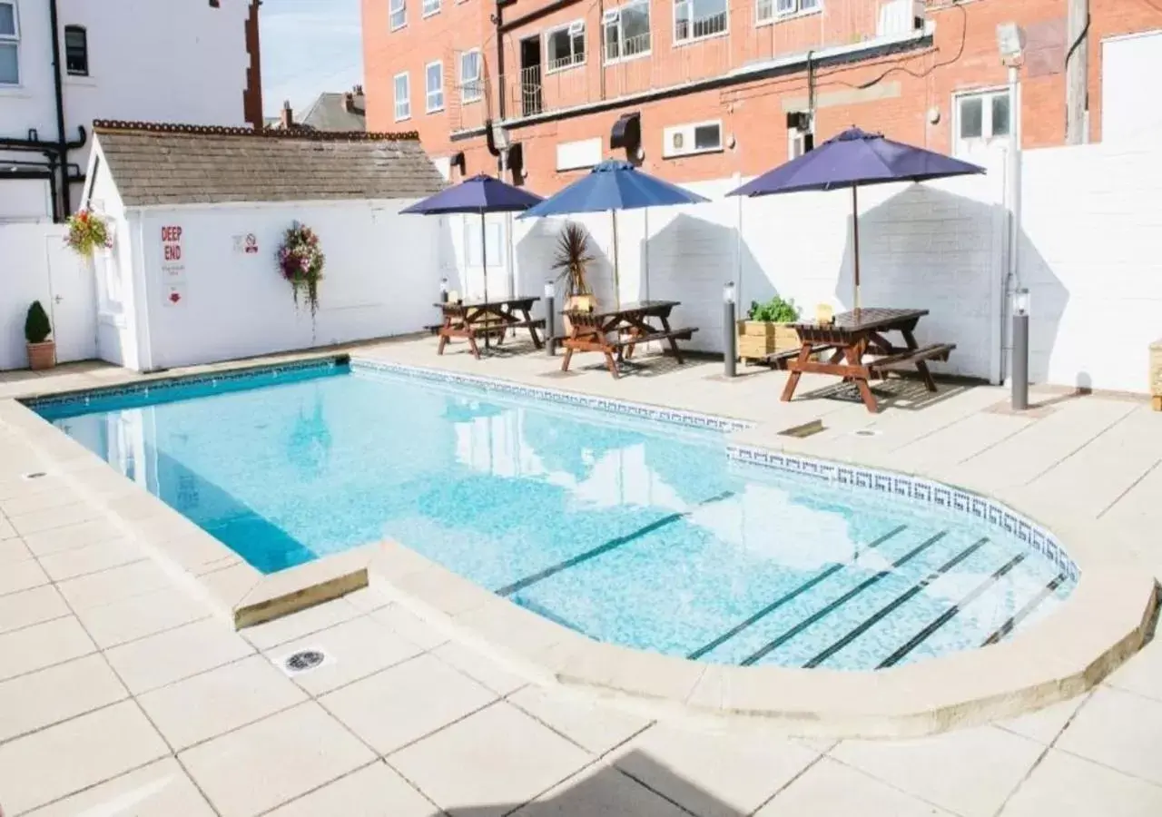 Swimming Pool in Doric Hotel