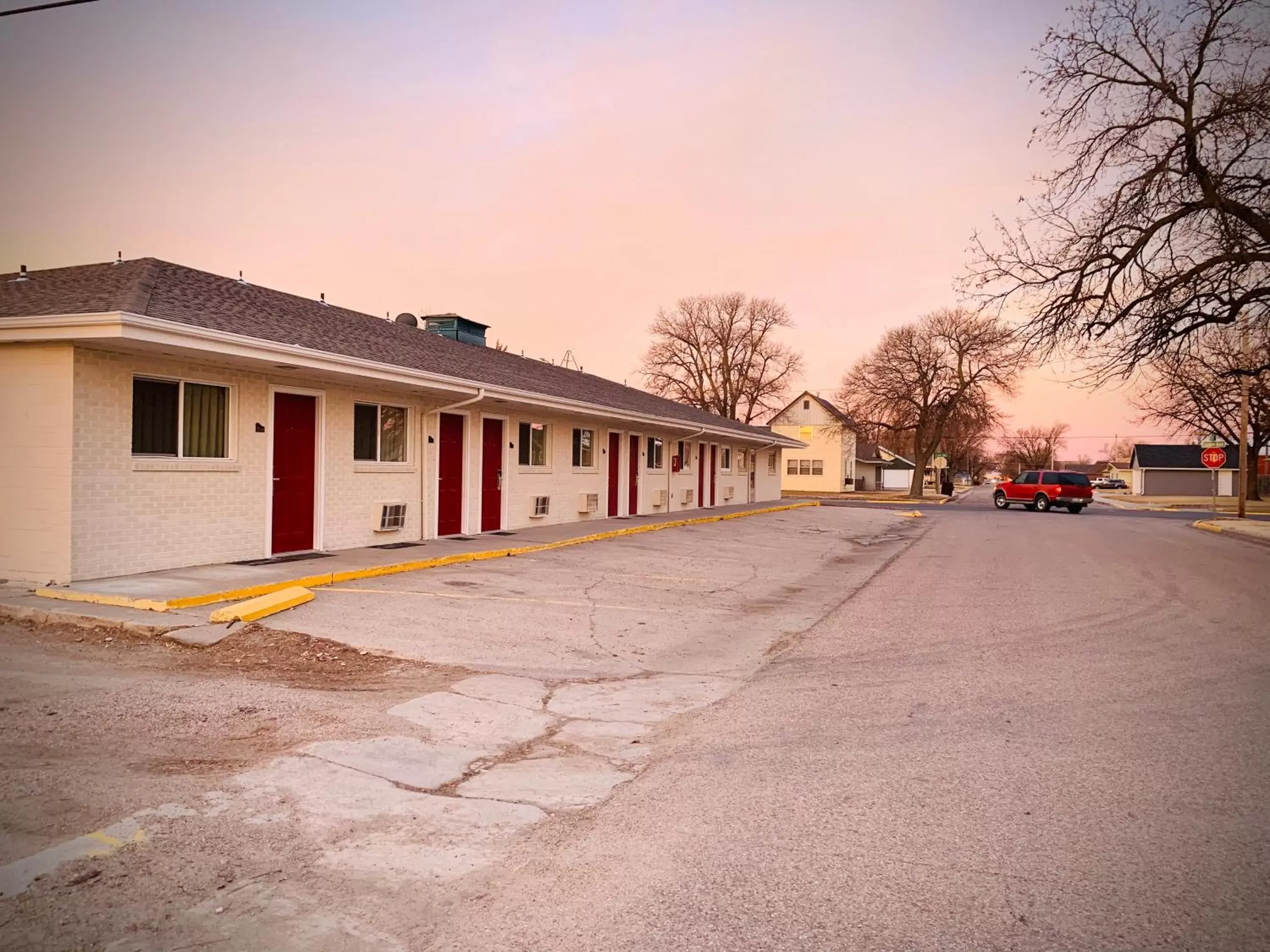 Property Building in Annie Oakley Motel Oakley