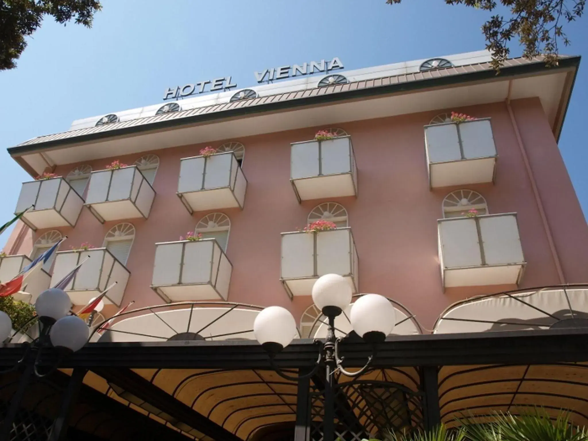 Facade/entrance, Property Building in Hotel Vienna Ostenda e Ristorante il Danubio