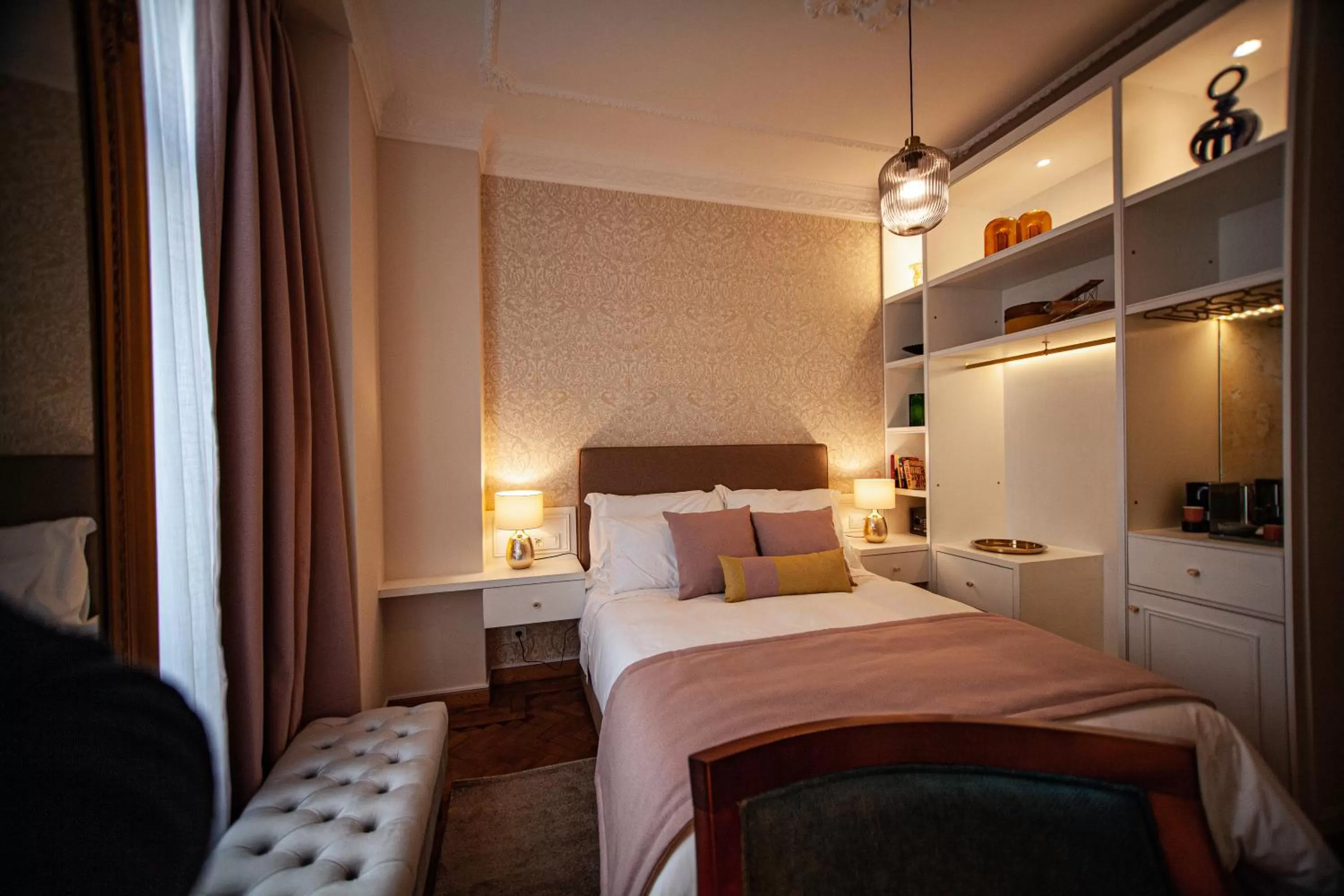 Photo of the whole room, Bed in Storytellers Palace