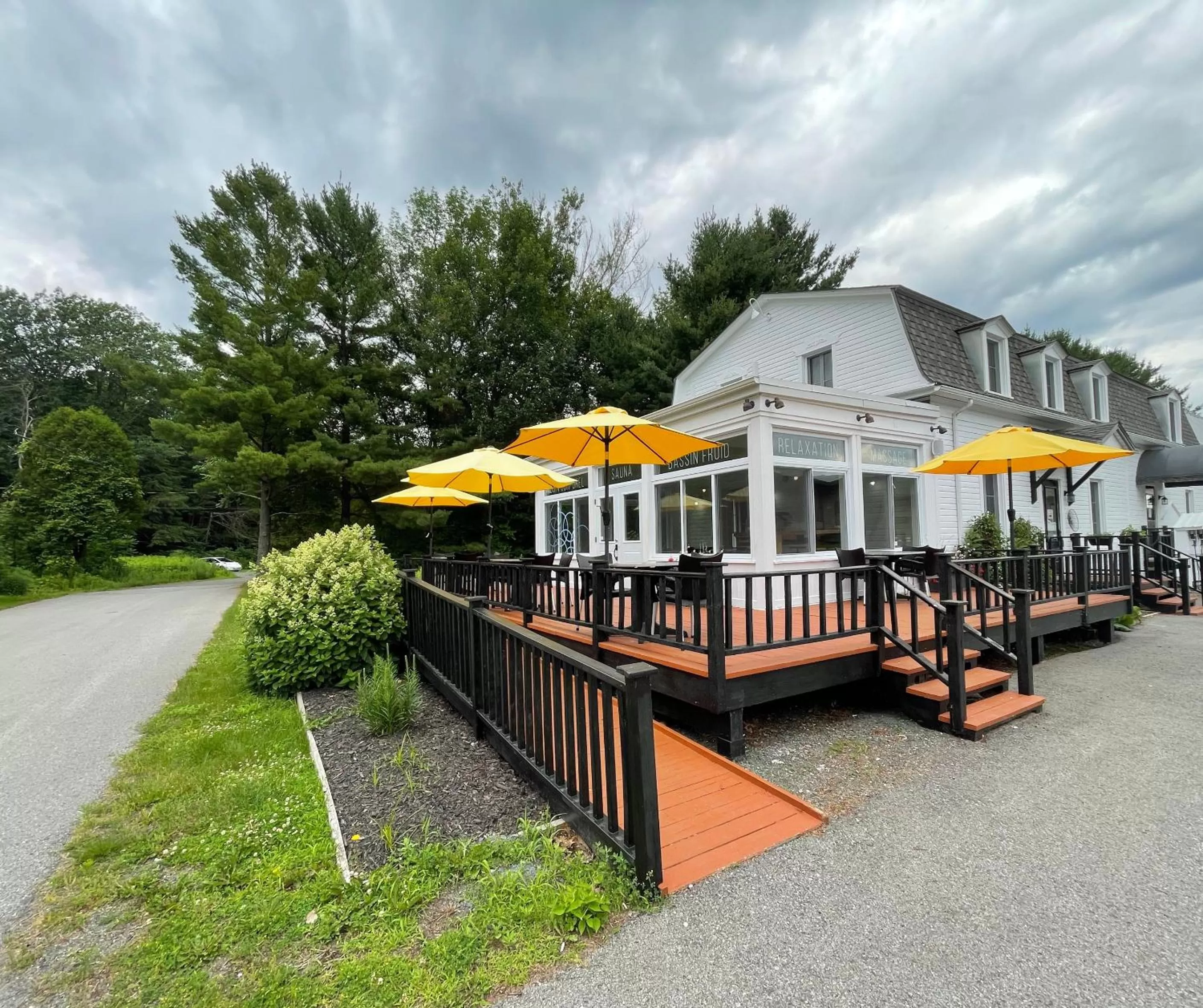 Patio in Hotel Montfort Nicolet