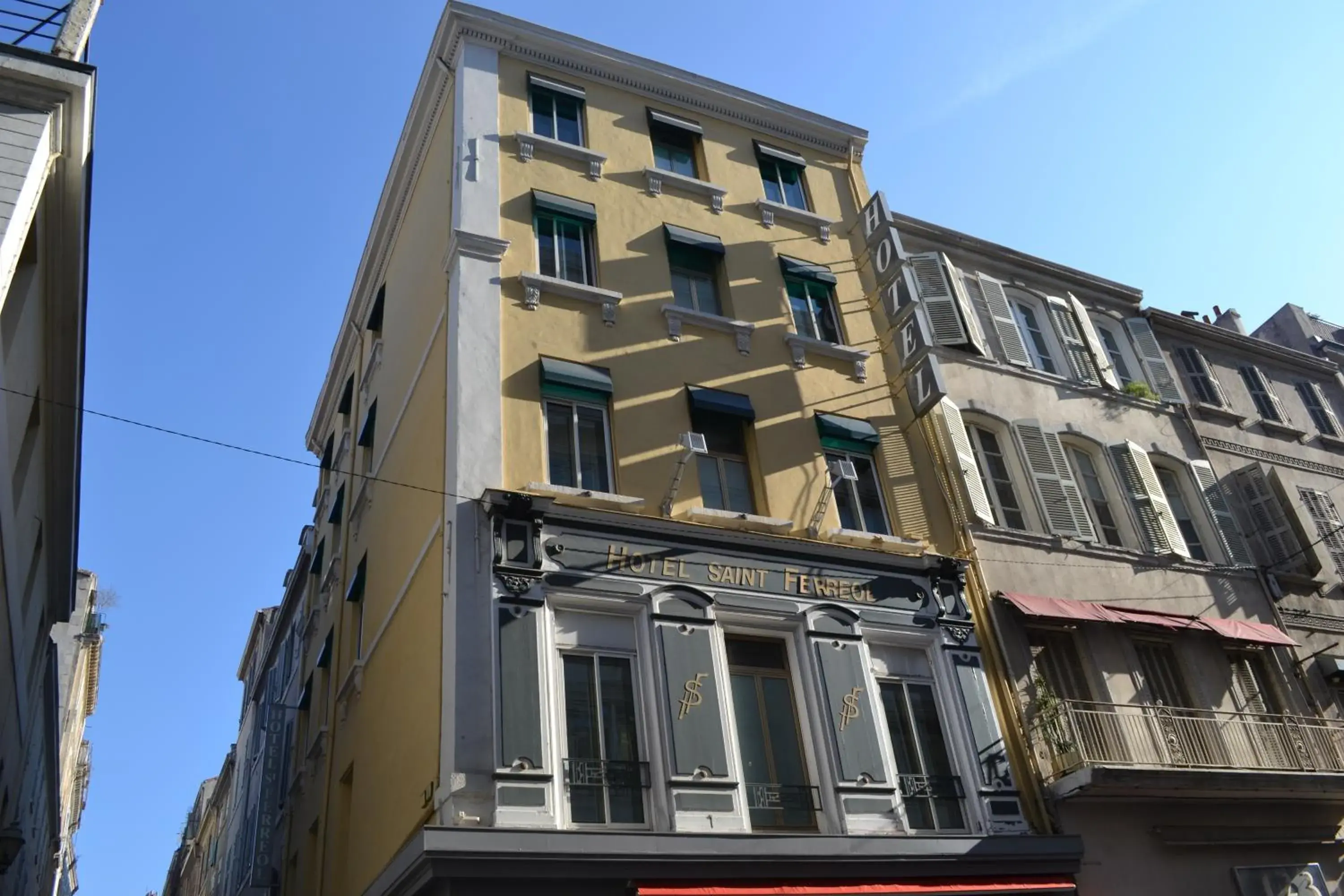 Facade/entrance, Property Building in Saint Ferréol