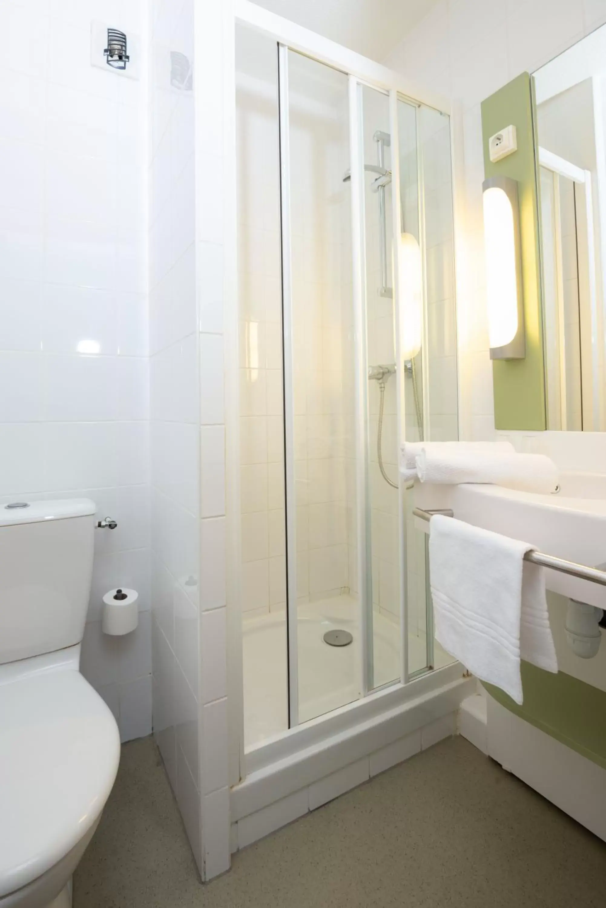 Shower, Bathroom in ibis Budget Mâcon Sud