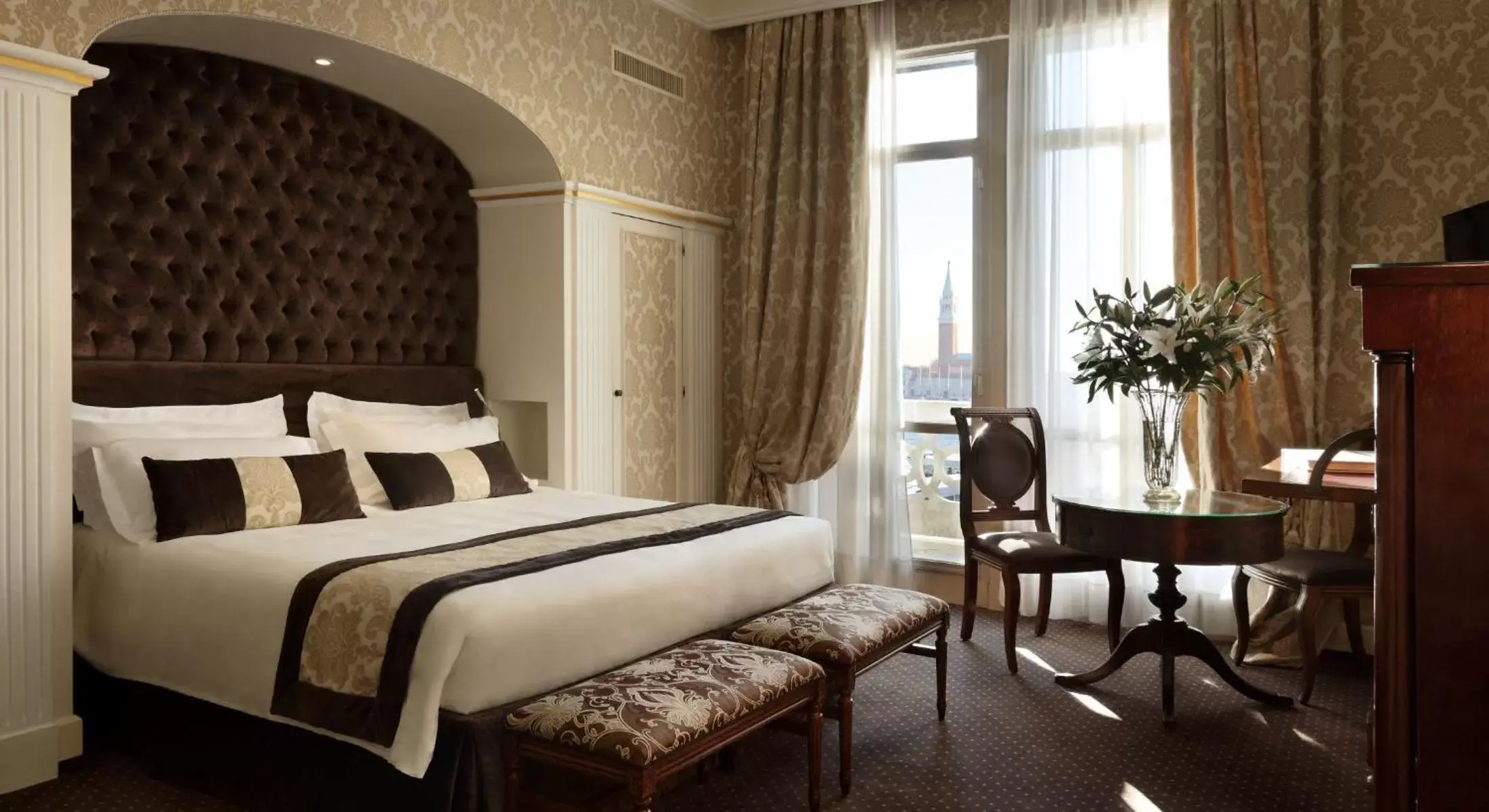 View (from property/room), Bed in Londra Palace Venezia