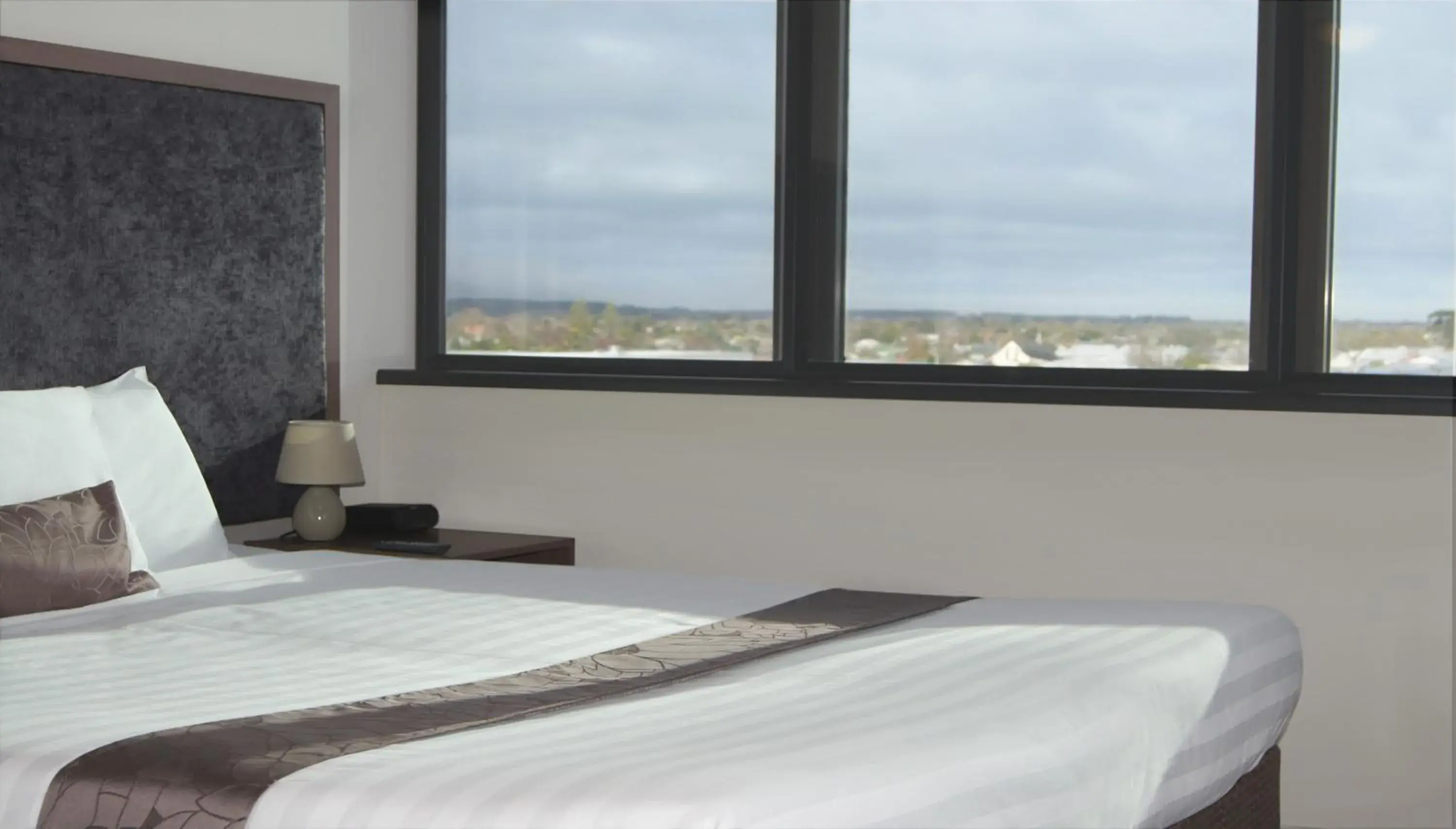 Bed in Quality Suites Central Square Bed in Quality Suites Central Square