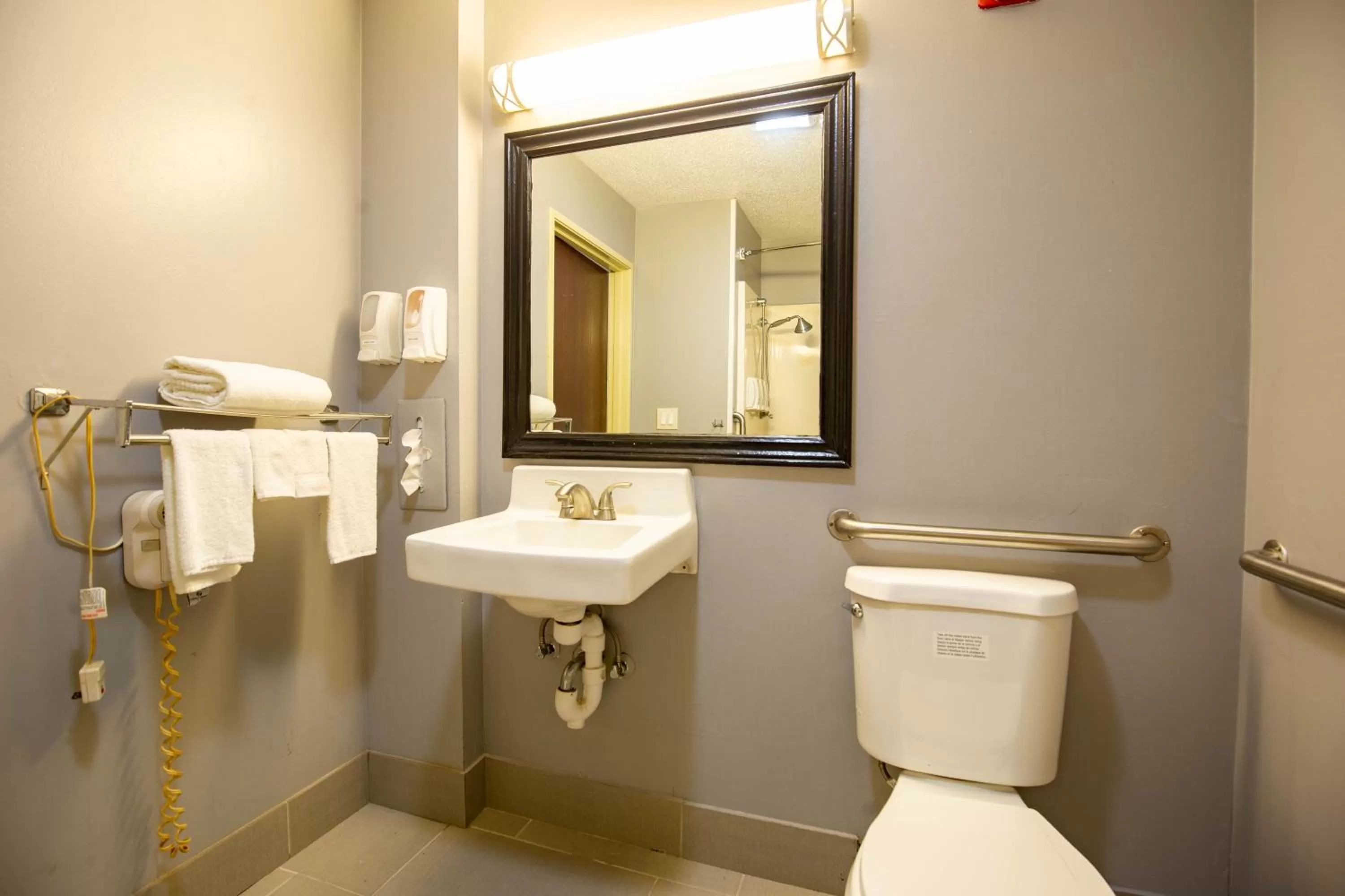 Quality Inn & Suites Woodstock near Lake Geneva