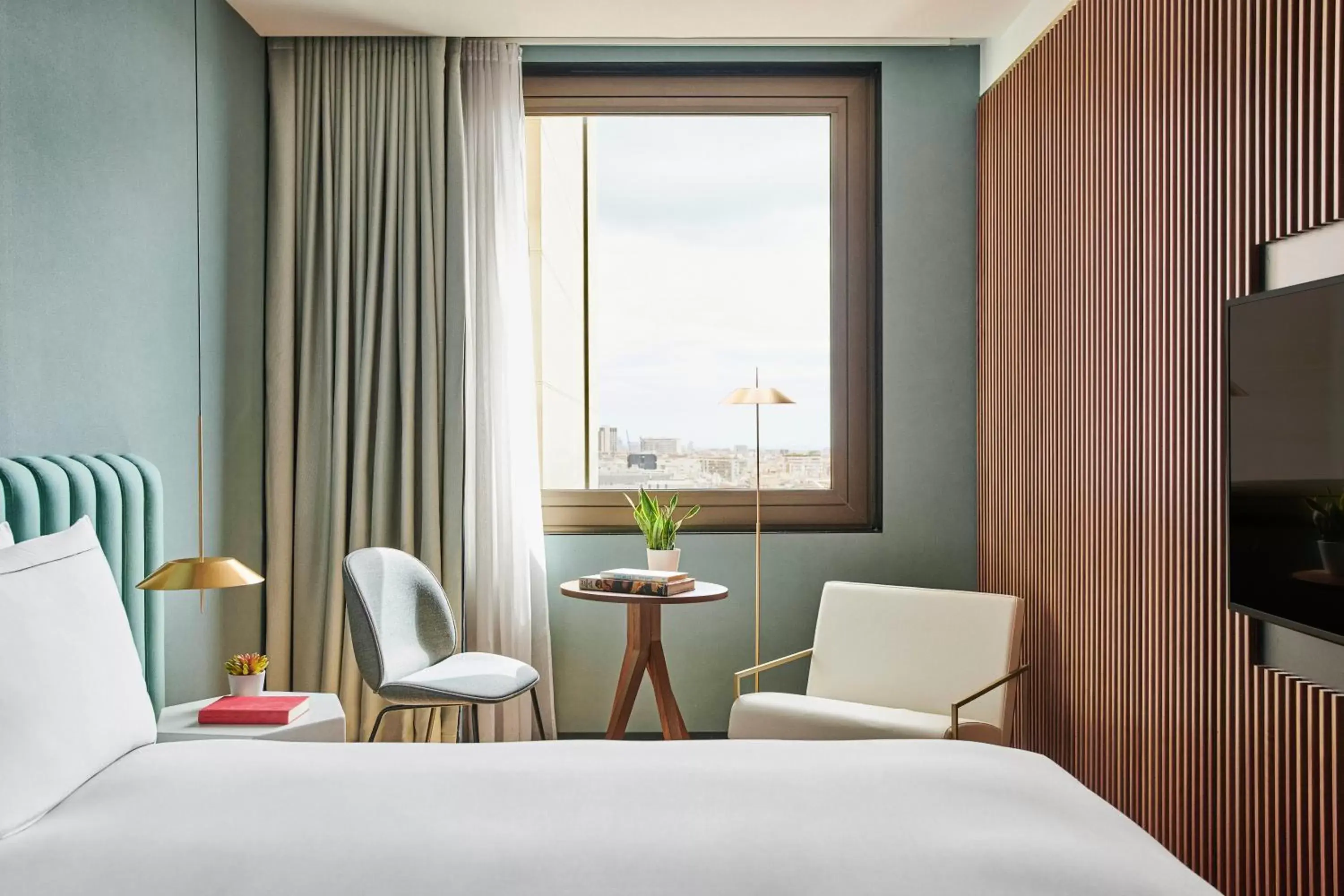 hair dresser, Bed in Hotel SOFIA Barcelona, in The Unbound Collection by Hyatt