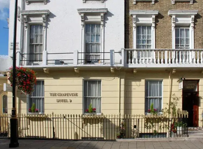 Facade/entrance in The Grapevine Hotel Facade/entrance in The Grapevine Hotel