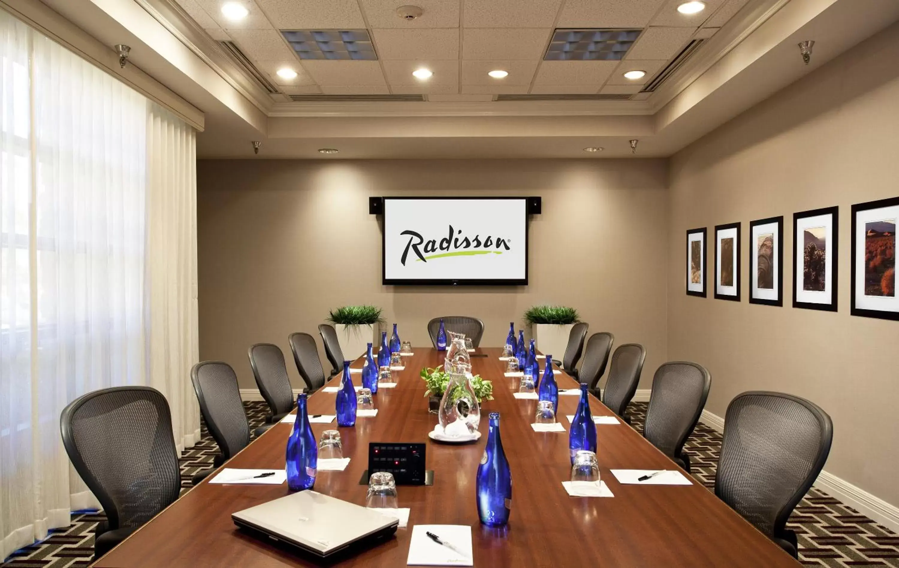 Meeting/conference room in Radisson Hotel Phoenix Airport