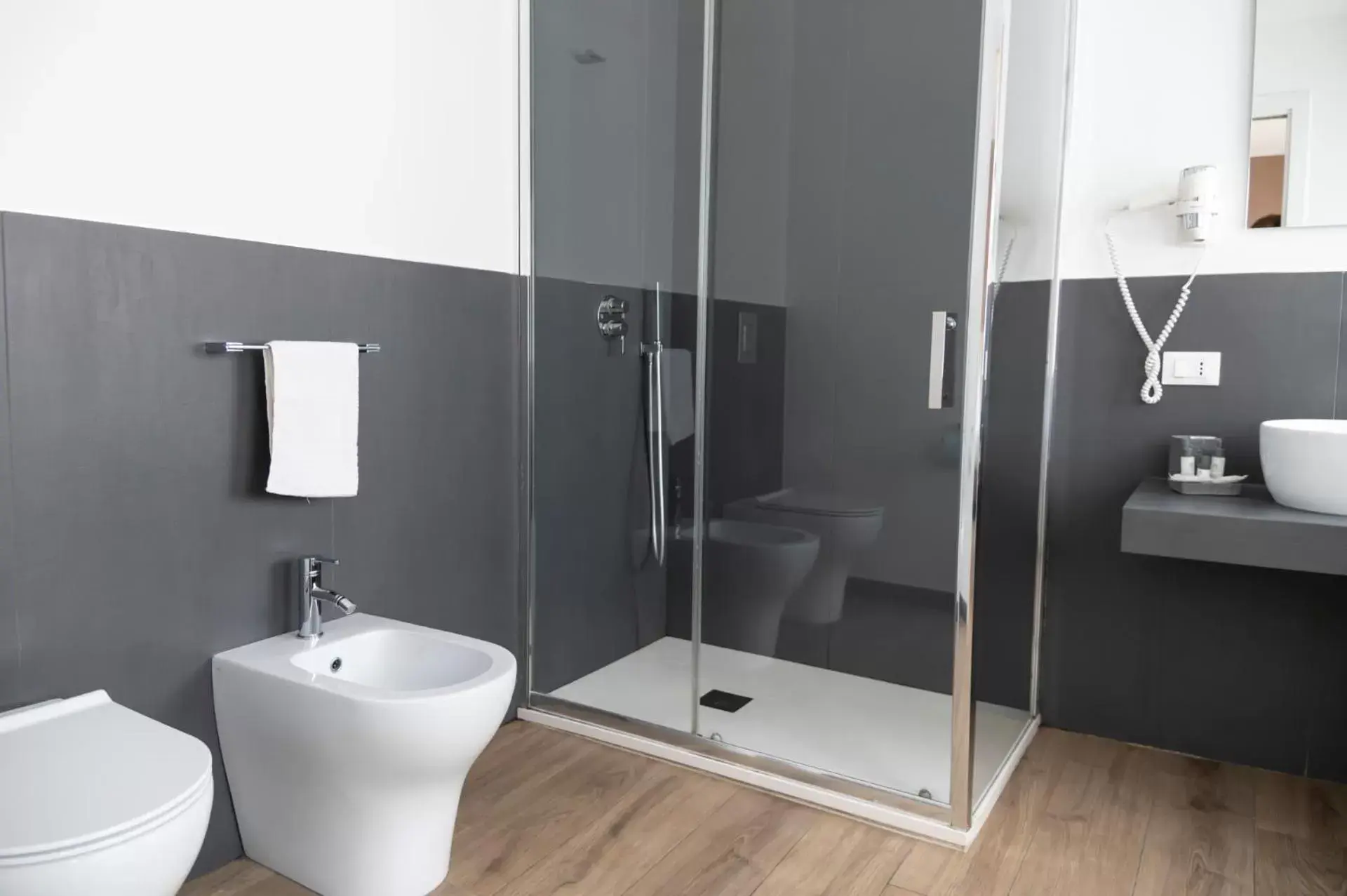 Bathroom in Ruggero Settimo - Room & Suite