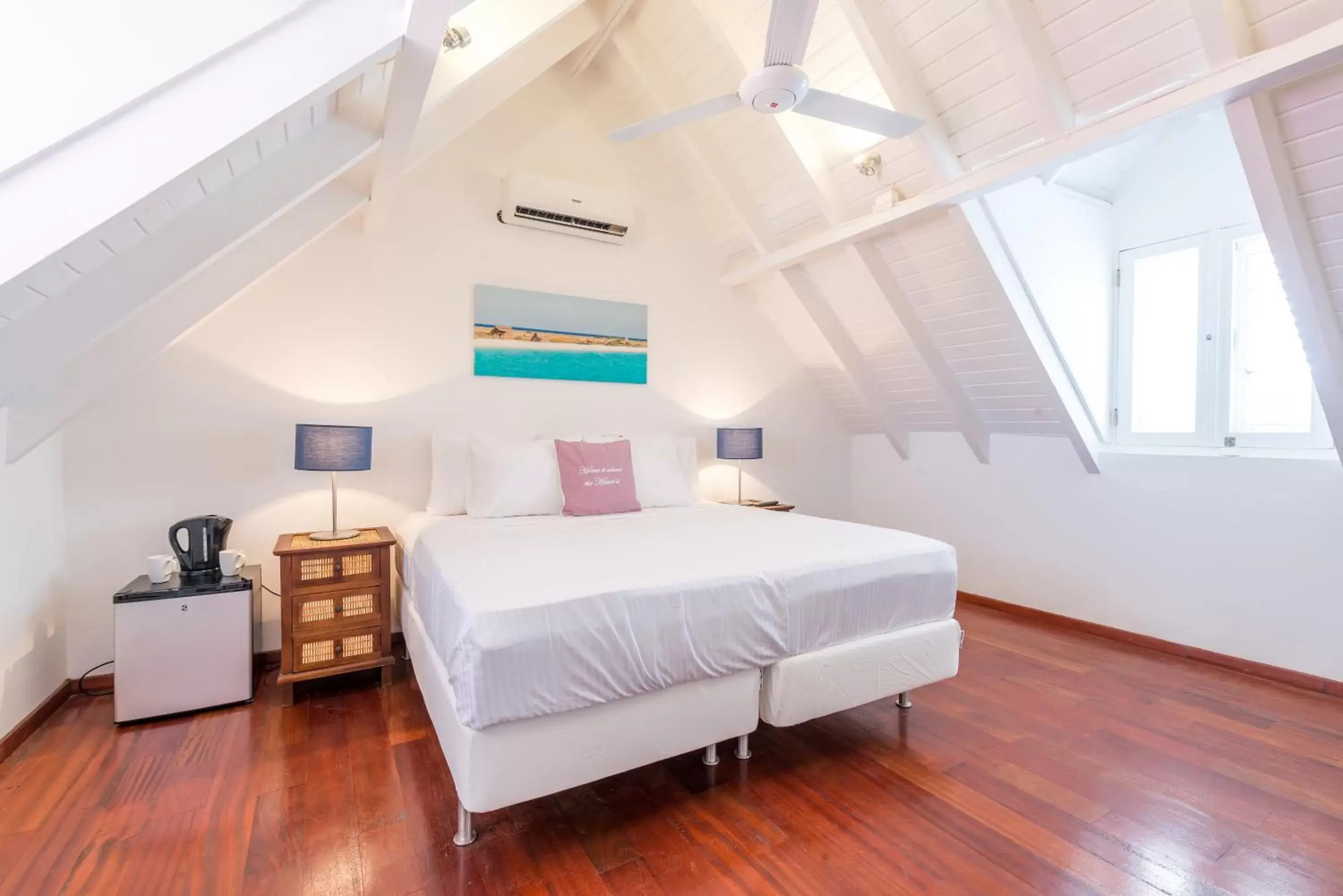 Bed in Scuba Lodge & Suites Bed in Scuba Lodge & Suites