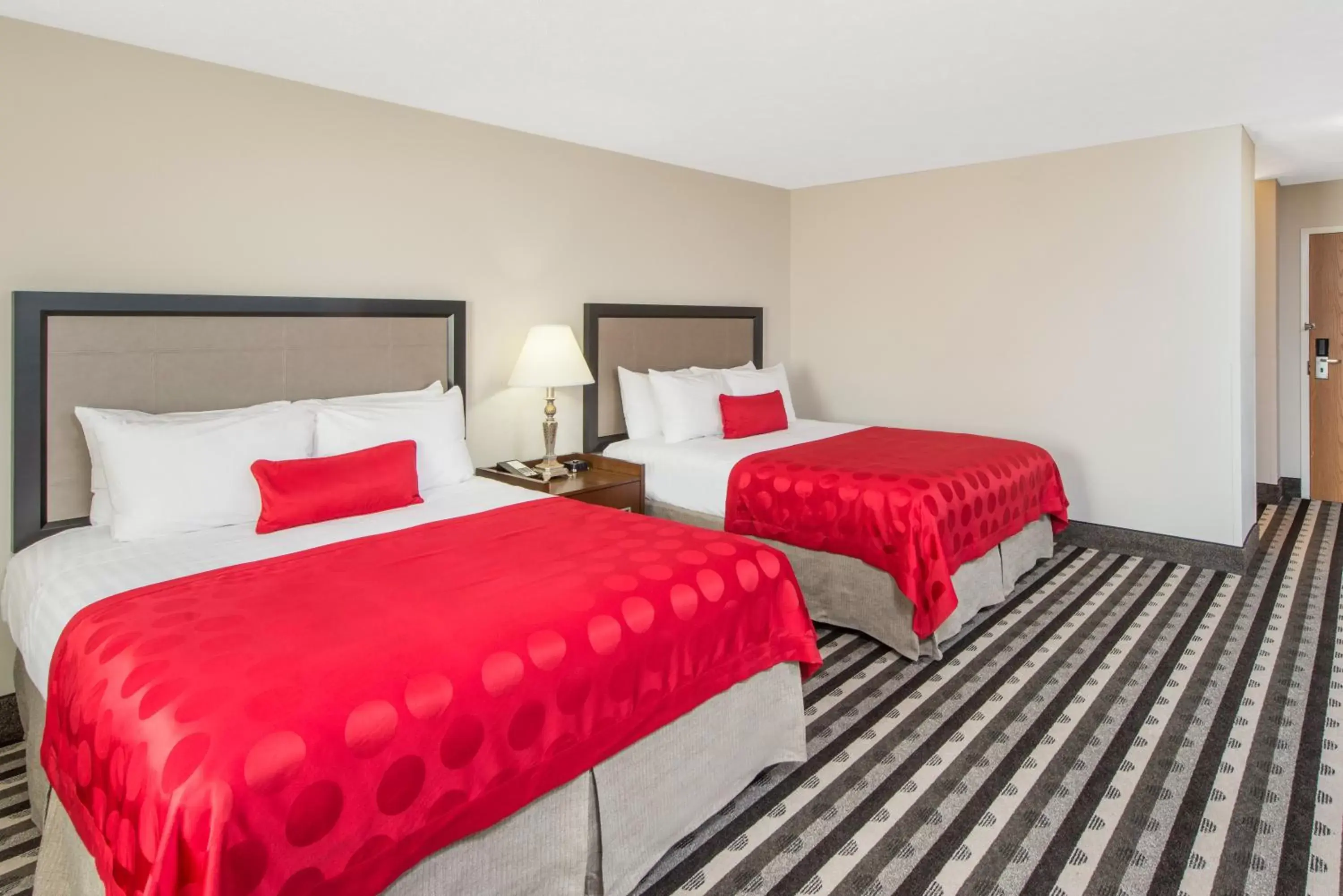 Bedroom, Bed in Ramada by Wyndham Springfield North