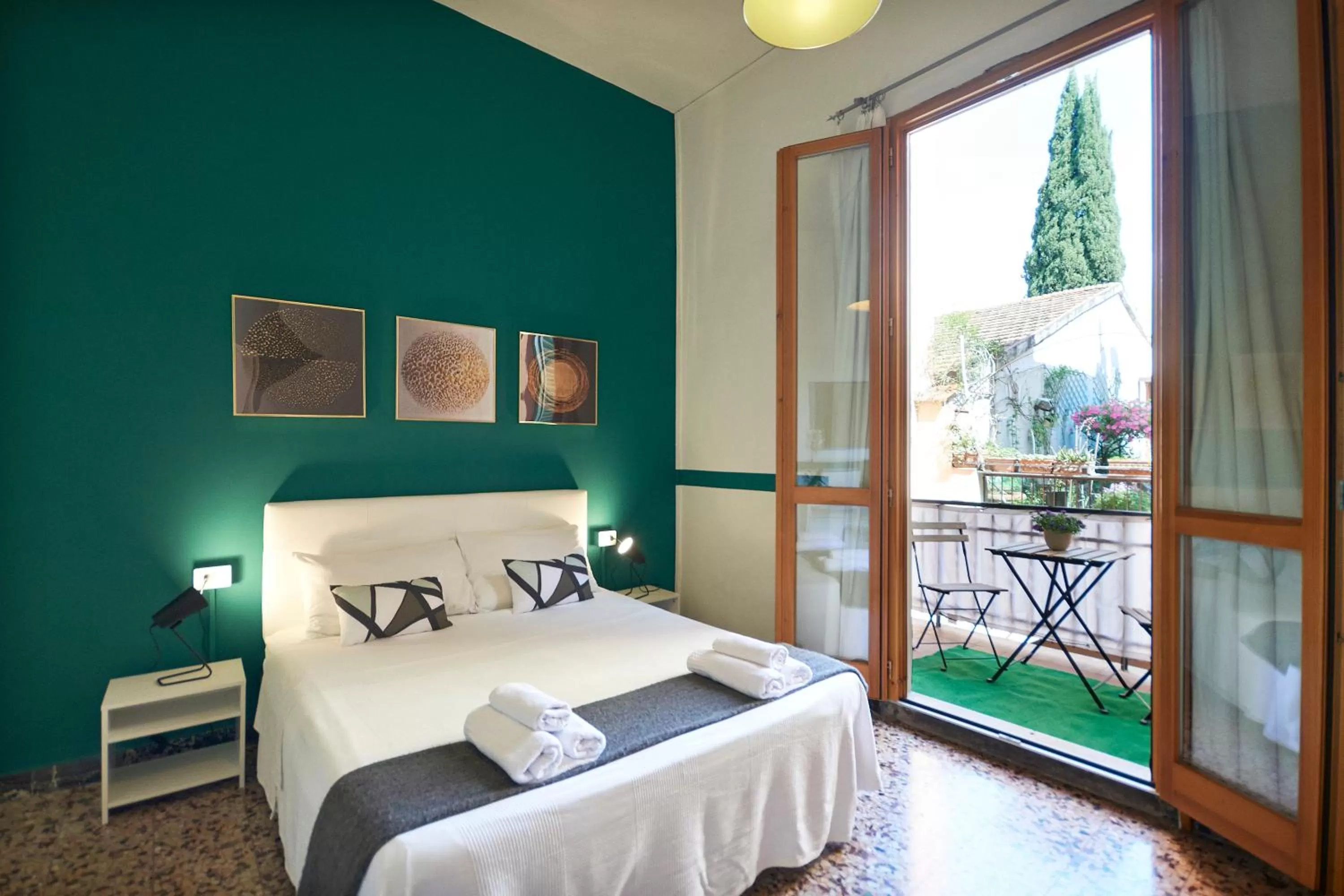 Bed in B&B In Centro