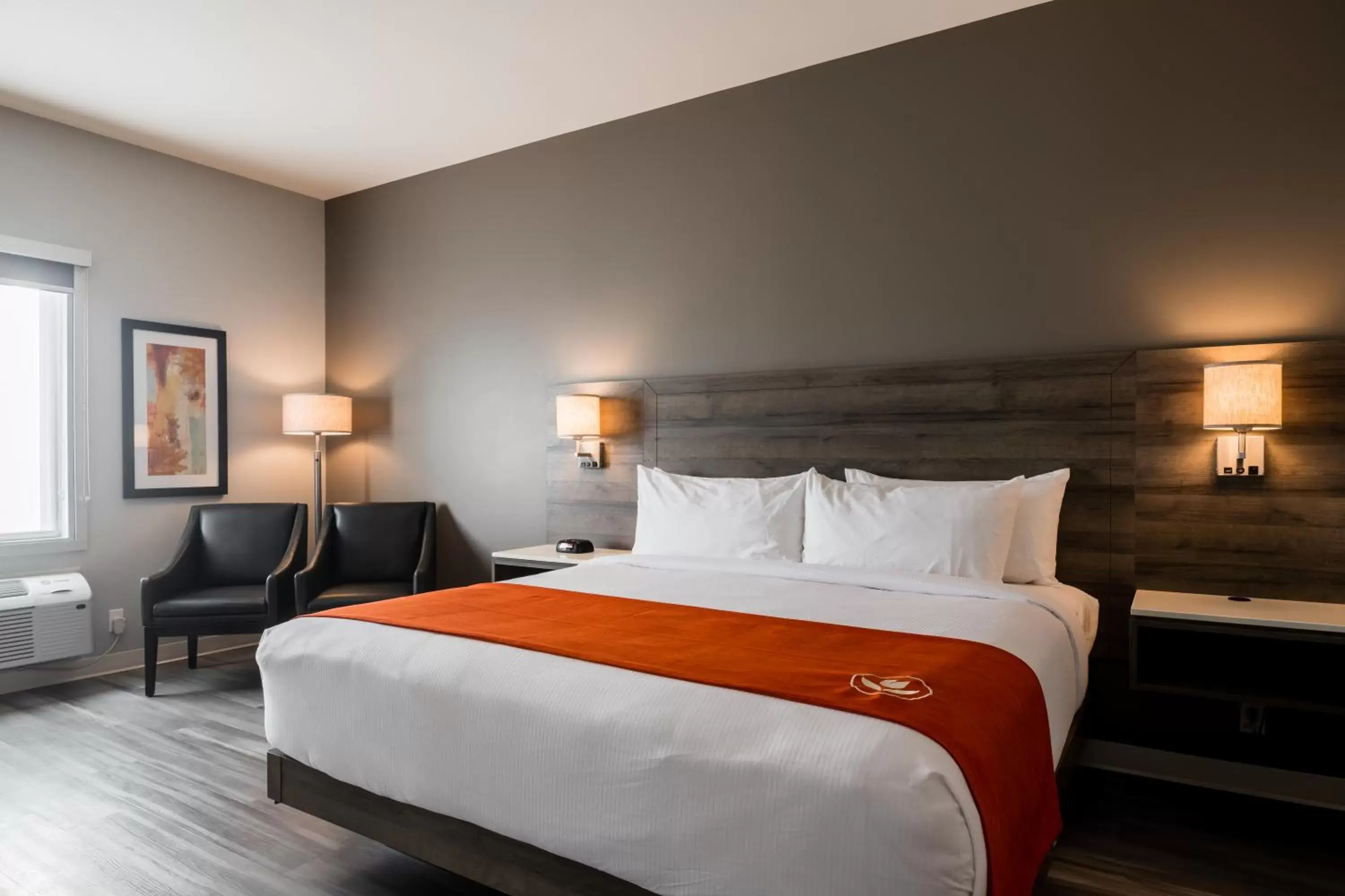 Bedroom, Bed in Amsterdam Inn & Suites Florenceville